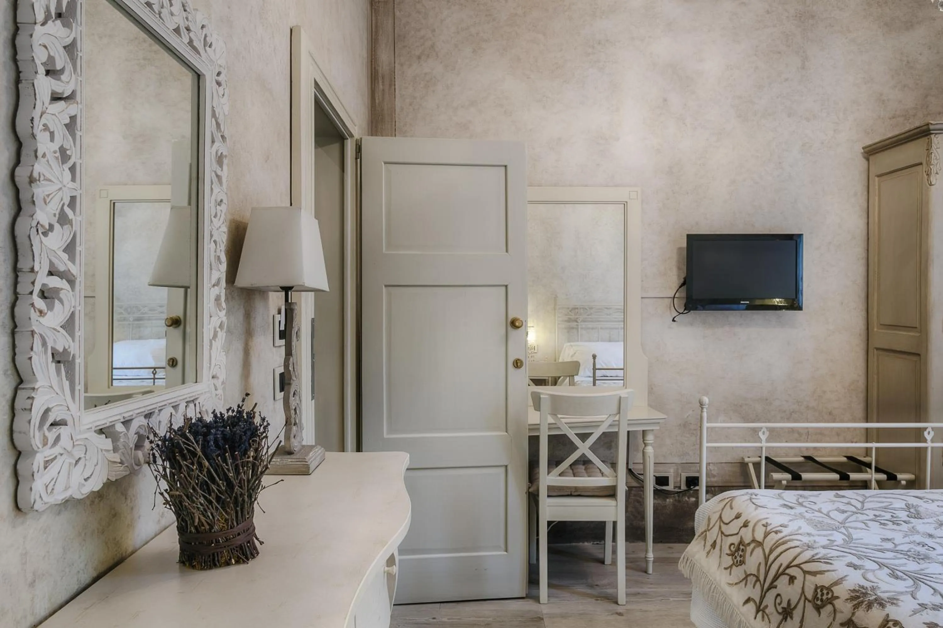 Decorative detail, Bed in Relais Villa Vittoria