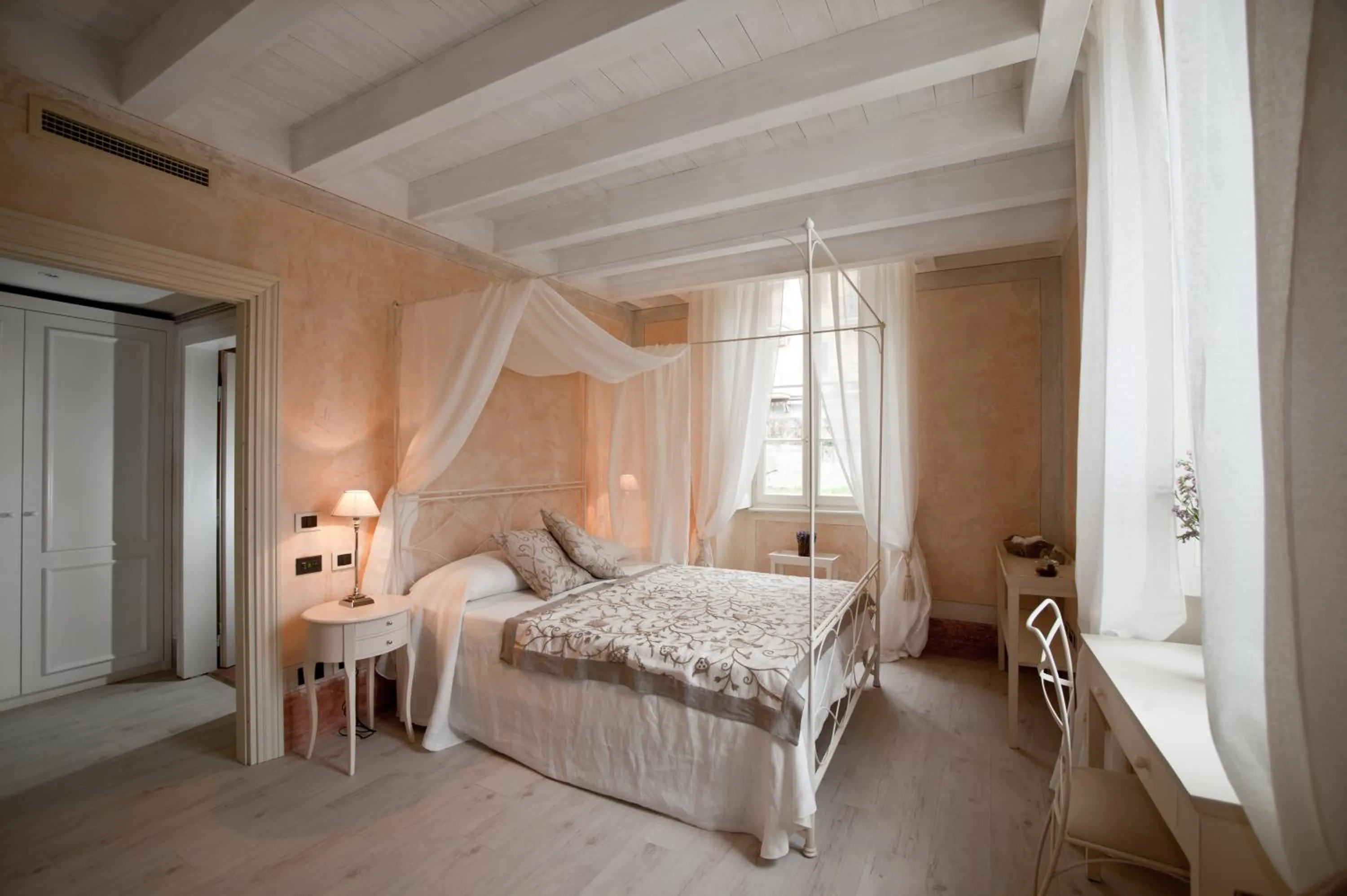 Photo of the whole room, Bed in Relais Villa Vittoria