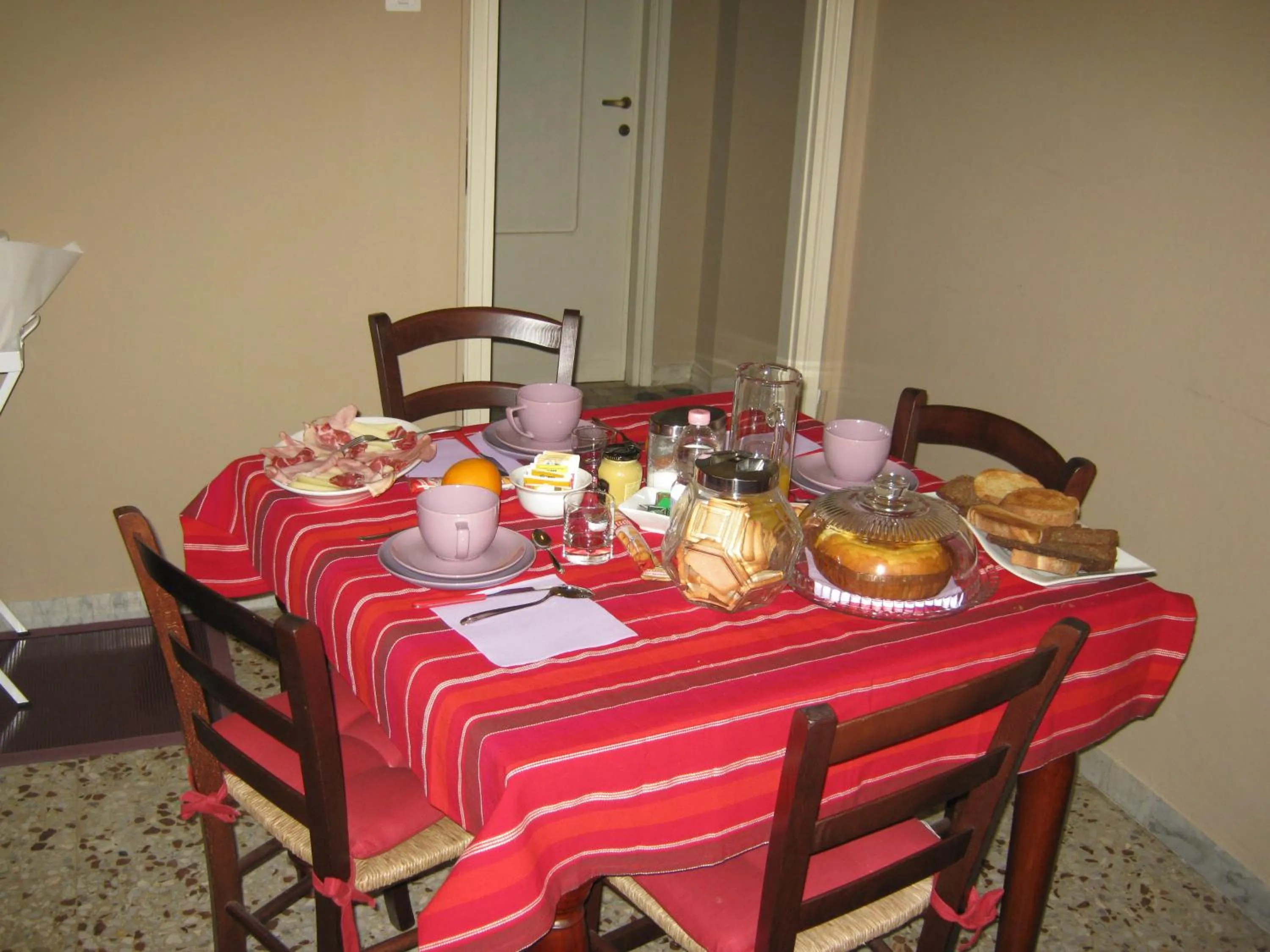 Continental breakfast in B&B Quo Vadis Arena