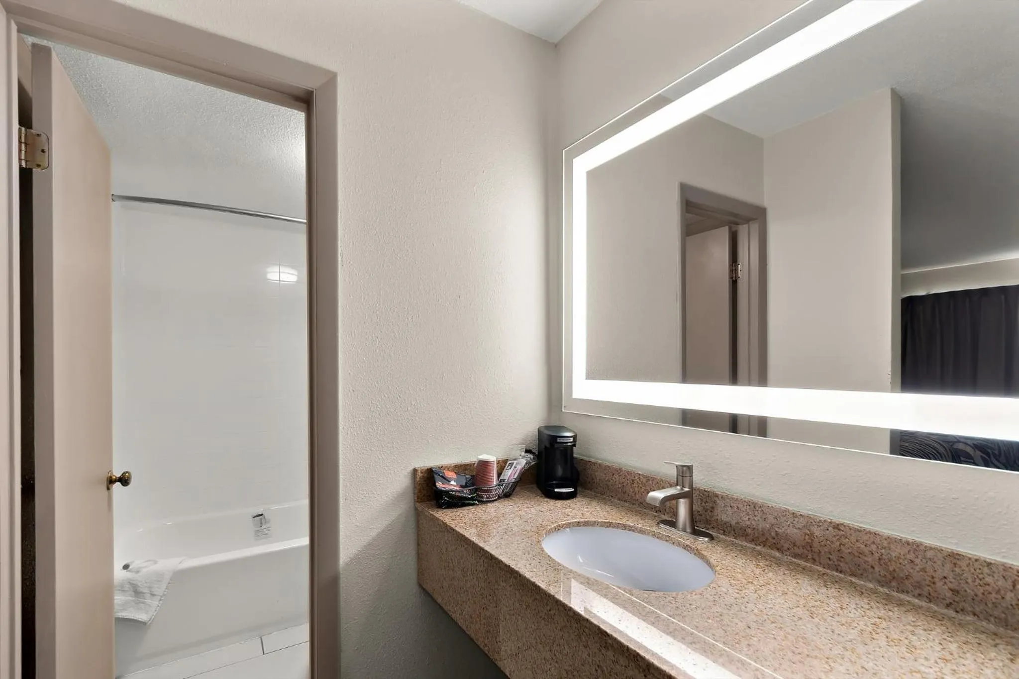 Bathroom in Red Roof Inn Winchester, VA