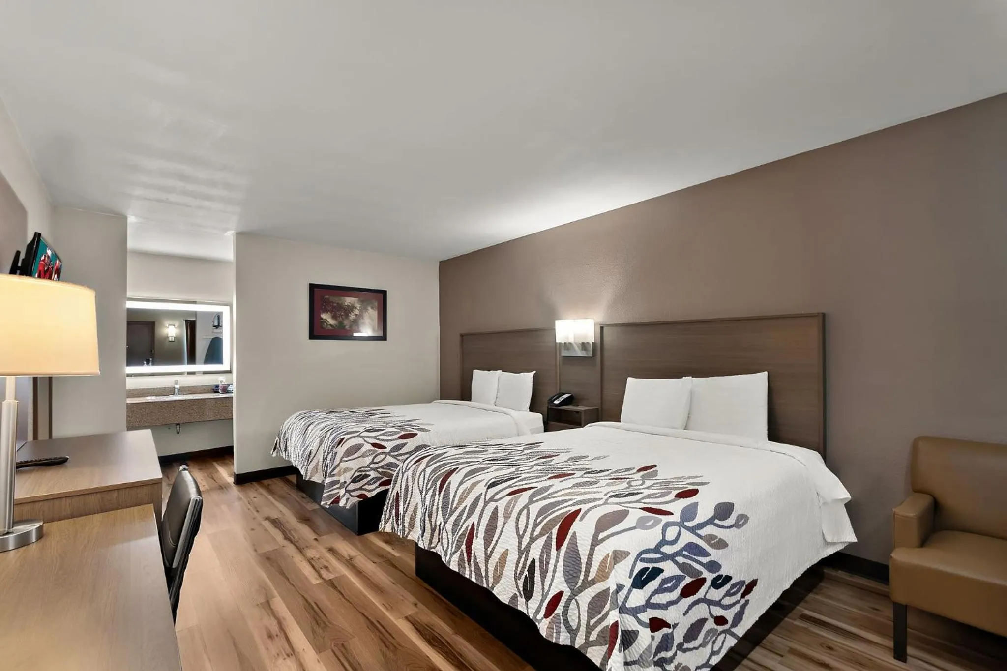 Photo of the whole room, Bed in Red Roof Inn Winchester, VA