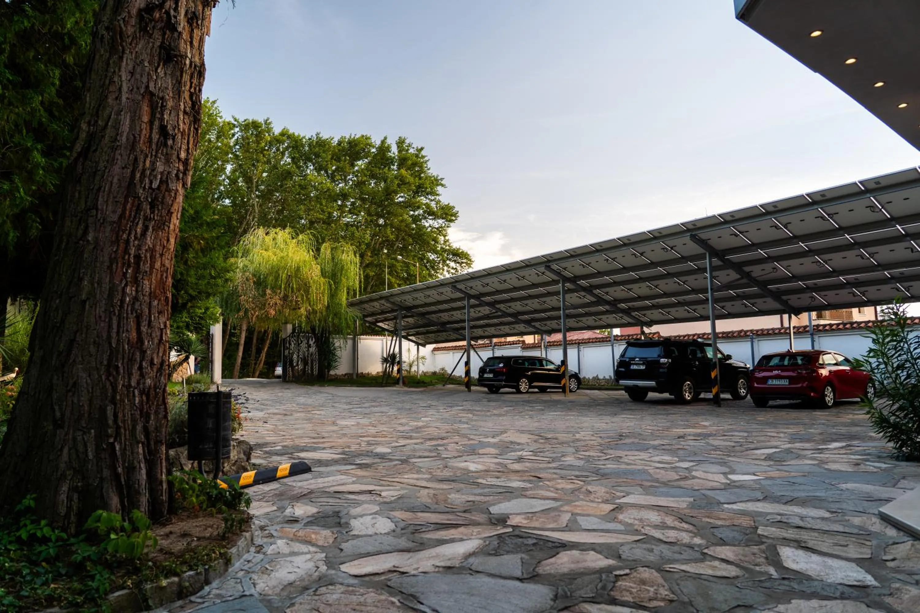 Garden in Family Hotel Edia-Sandanski