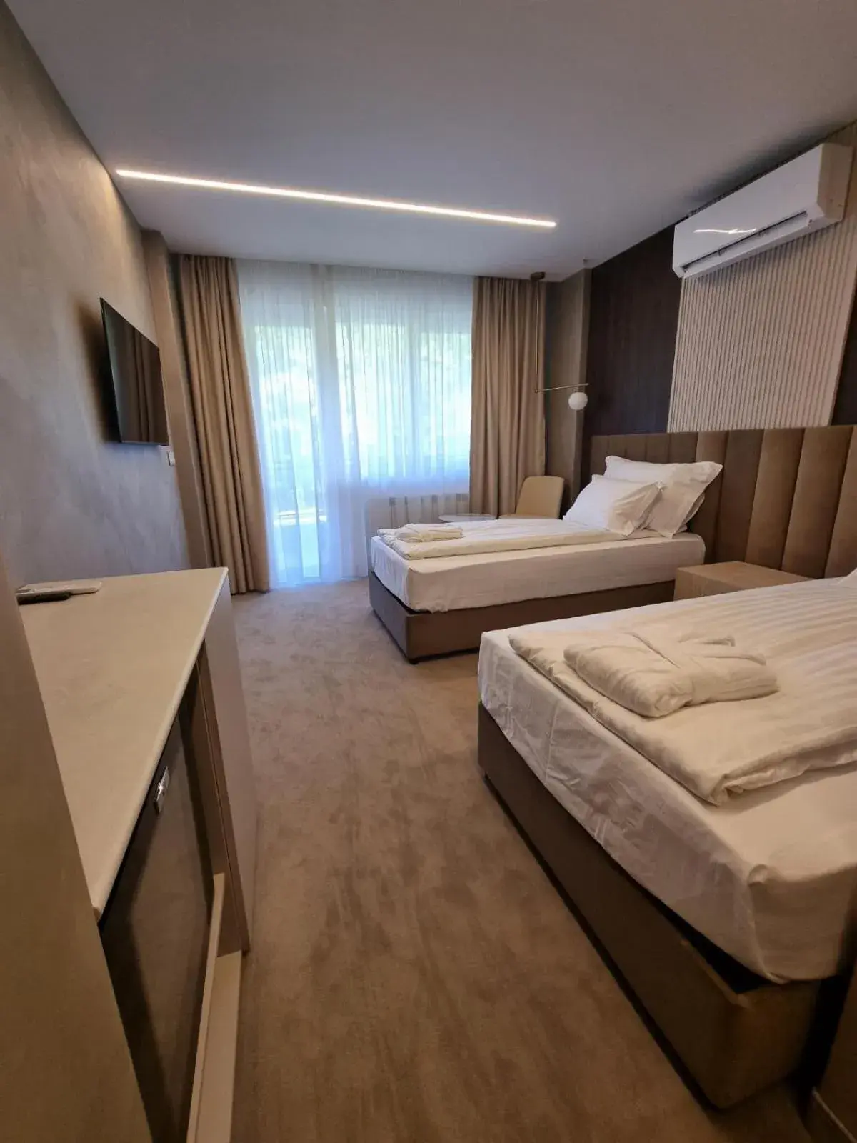 Twin Room with Balcony in Family Hotel Edia-Sandanski Twin Room with Balcony in Family Hotel Edia-Sandanski