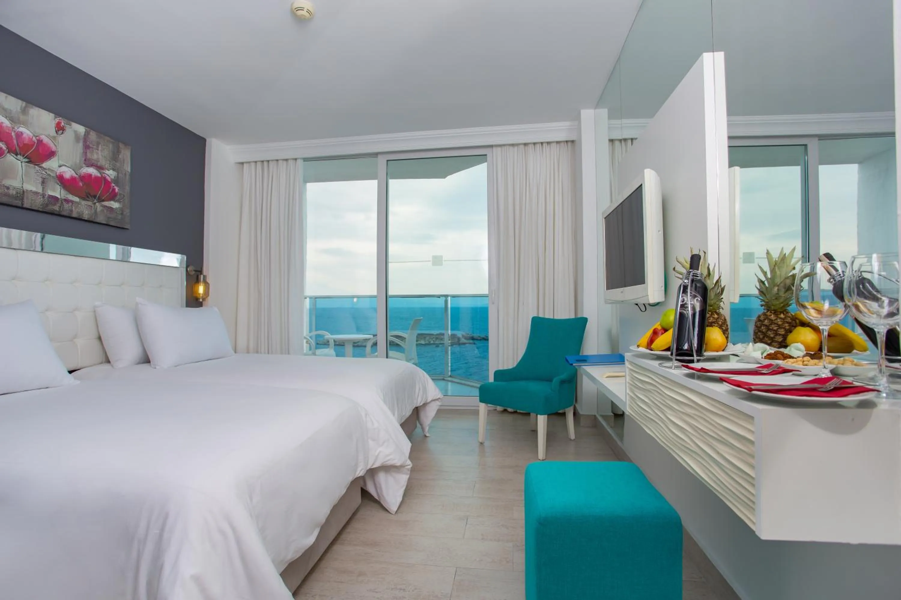 Photo of the whole room, Bed in Le Bleu Hotel & Resort Kusadasi