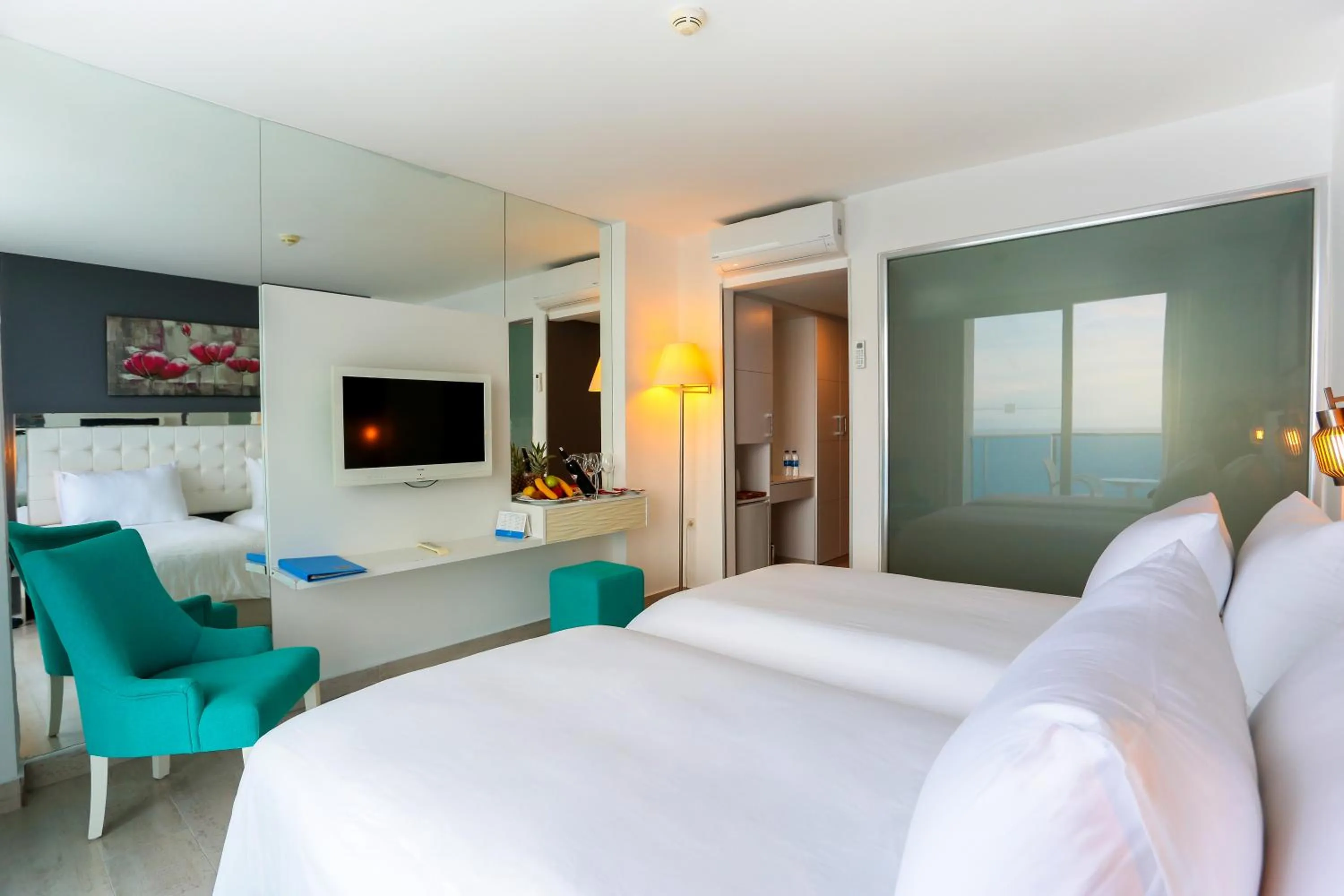 Photo of the whole room, Bed in Le Bleu Hotel & Resort Kusadasi