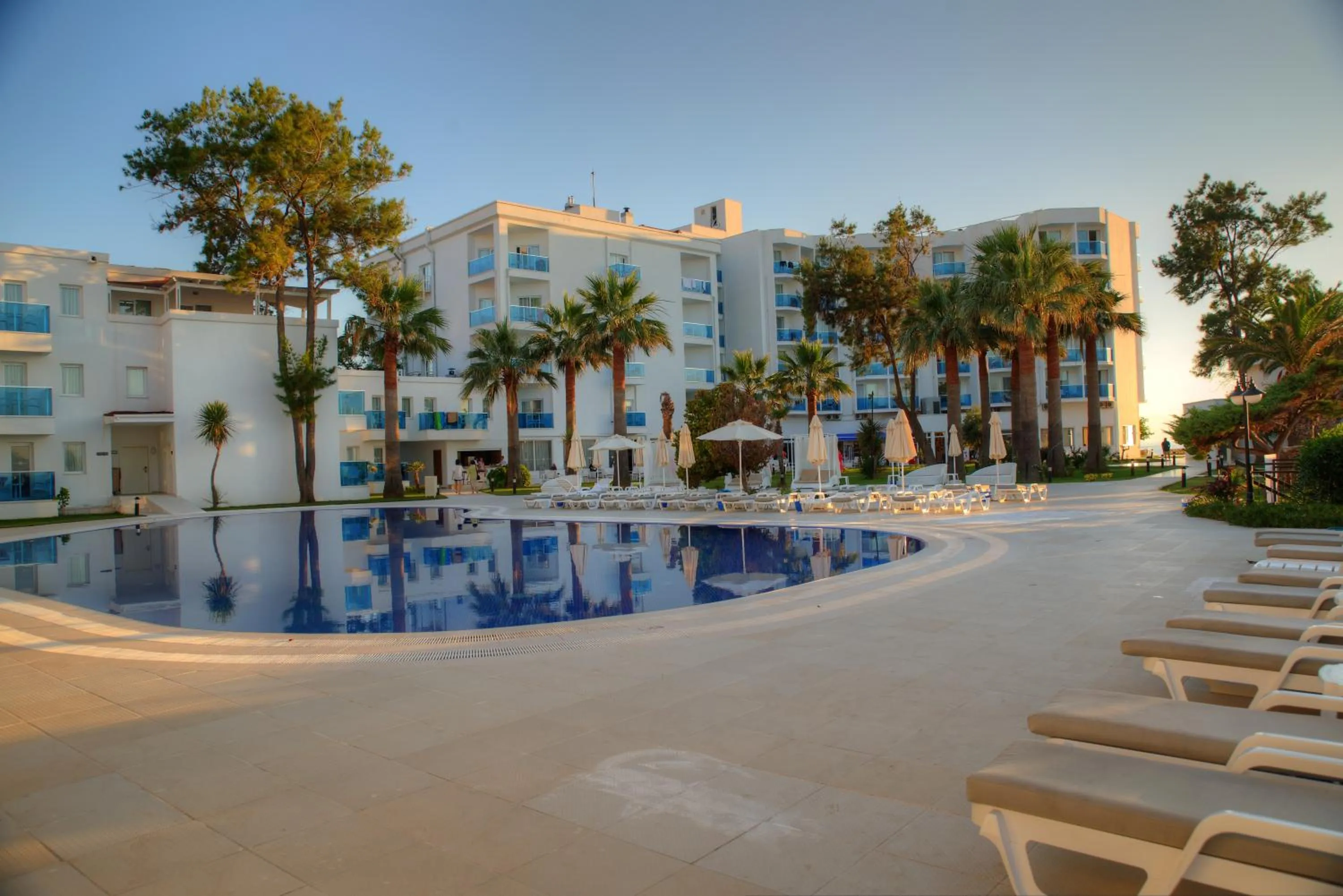 Swimming pool in Le Bleu Hotel & Resort Kusadasi