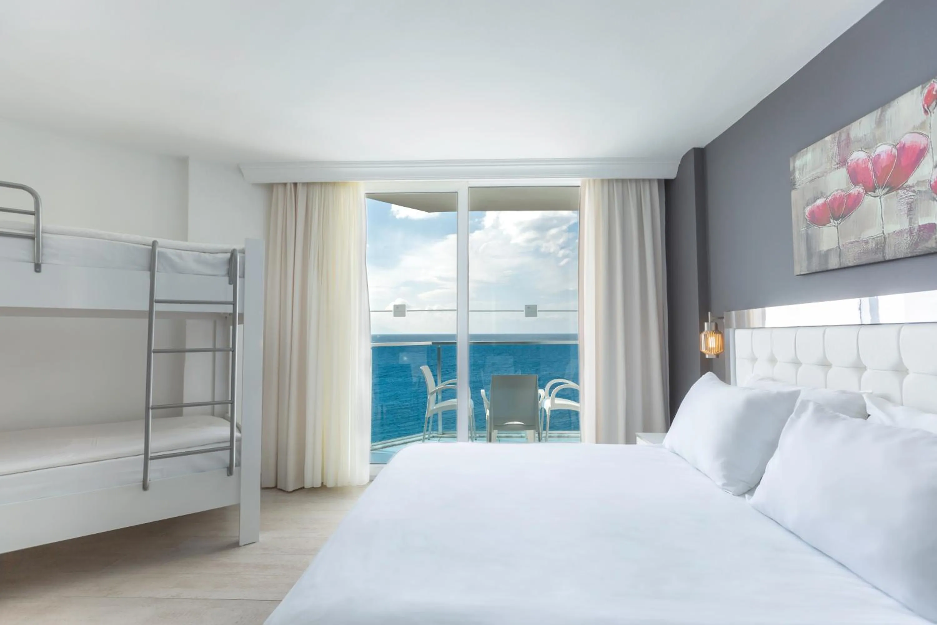 Photo of the whole room, Bed in Le Bleu Hotel & Resort Kusadasi