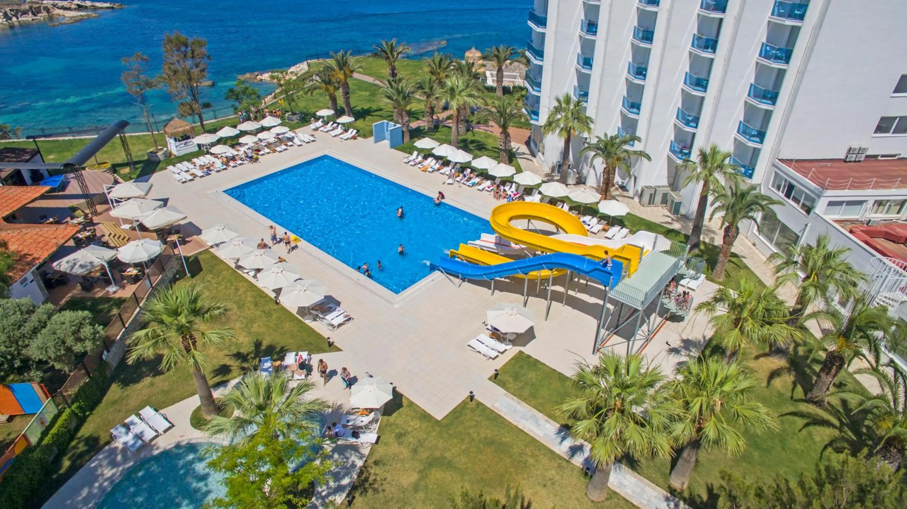 Swimming pool in Le Bleu Hotel & Resort Kusadasi