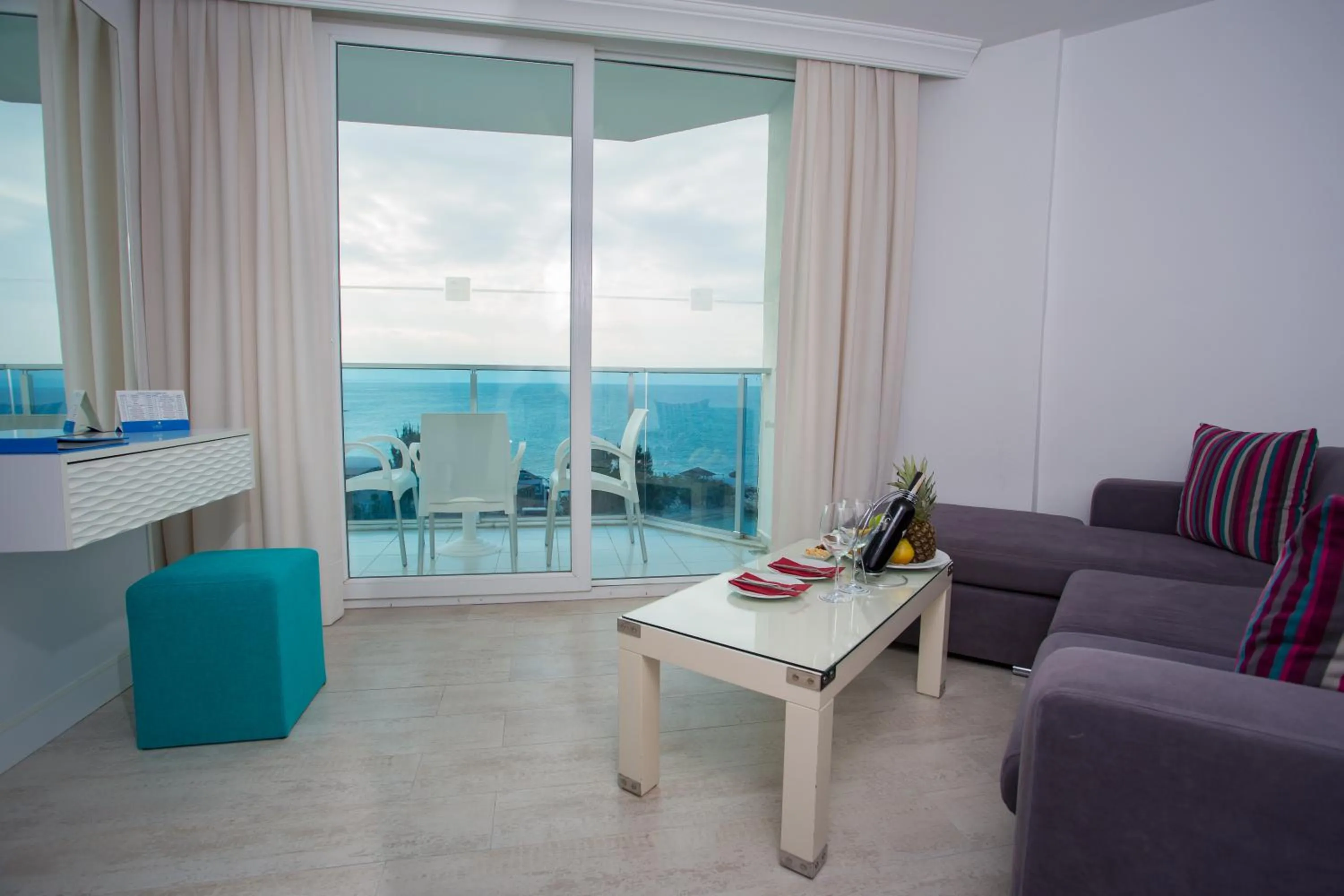 Living room in Le Bleu Hotel & Resort Kusadasi