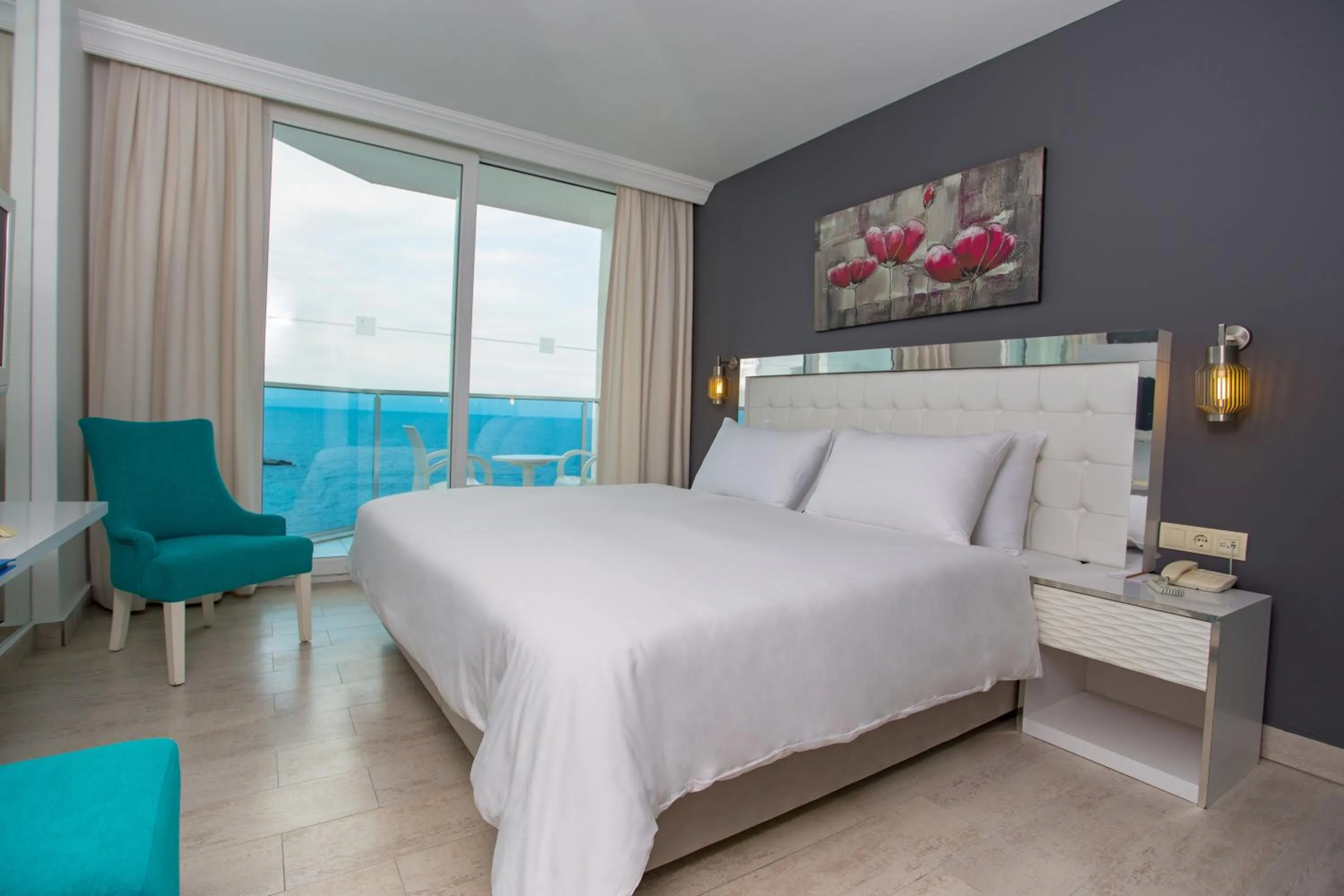 Photo of the whole room, Bed in Le Bleu Hotel & Resort Kusadasi