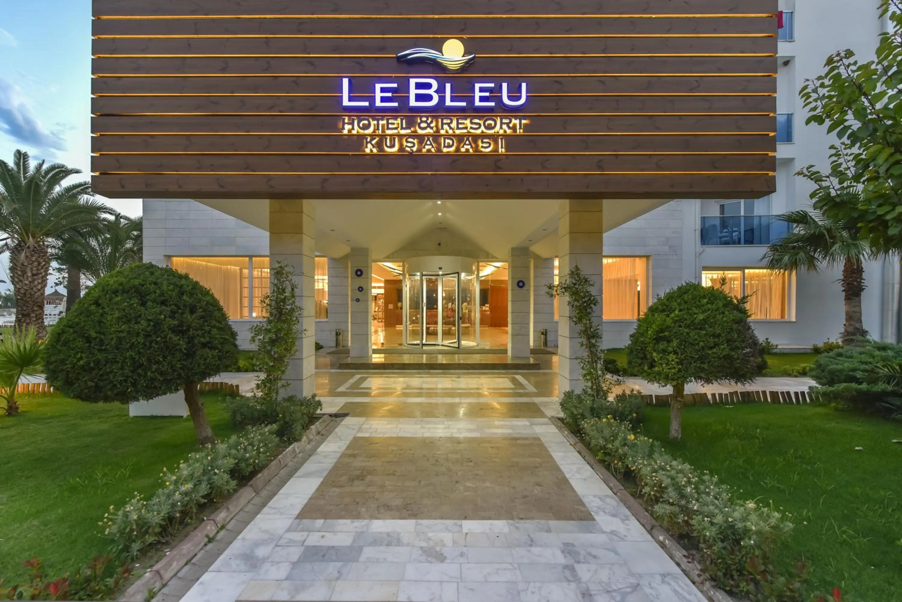 Facade/entrance in Le Bleu Hotel & Resort Kusadasi