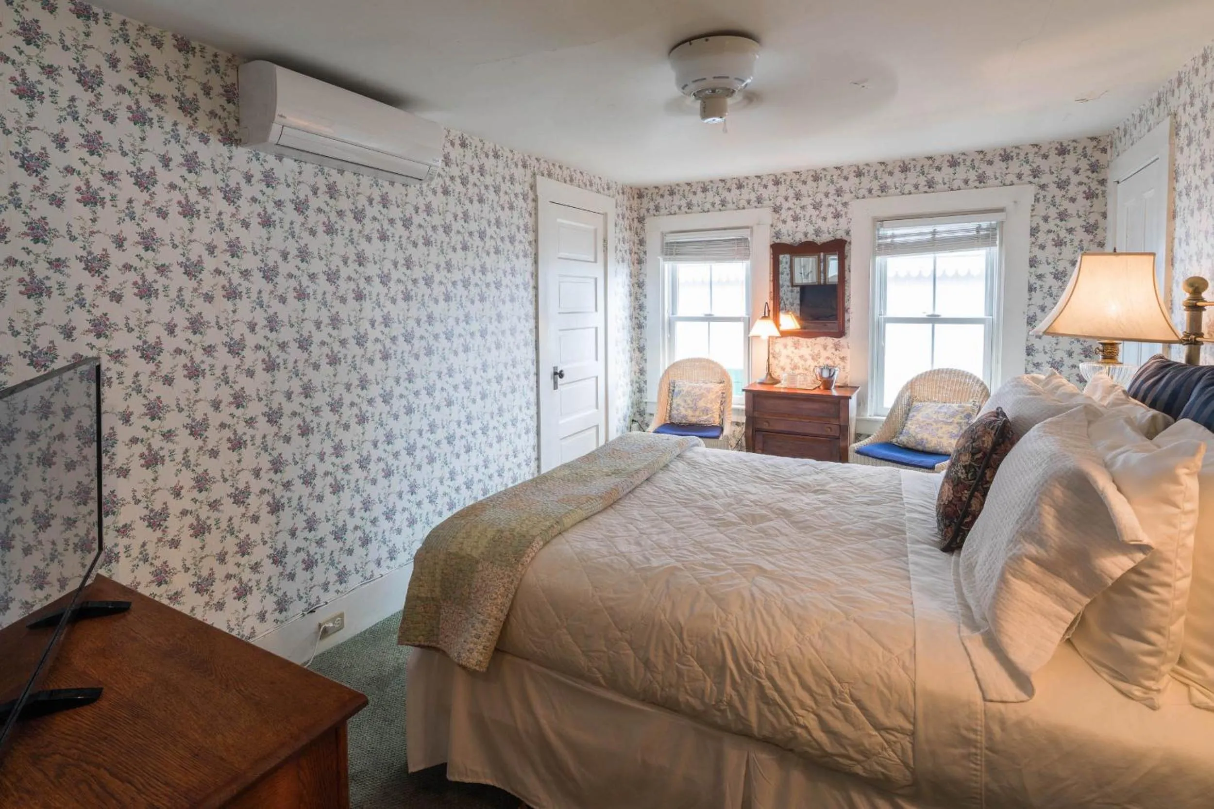 Bedroom, Bed in Snug Cottage