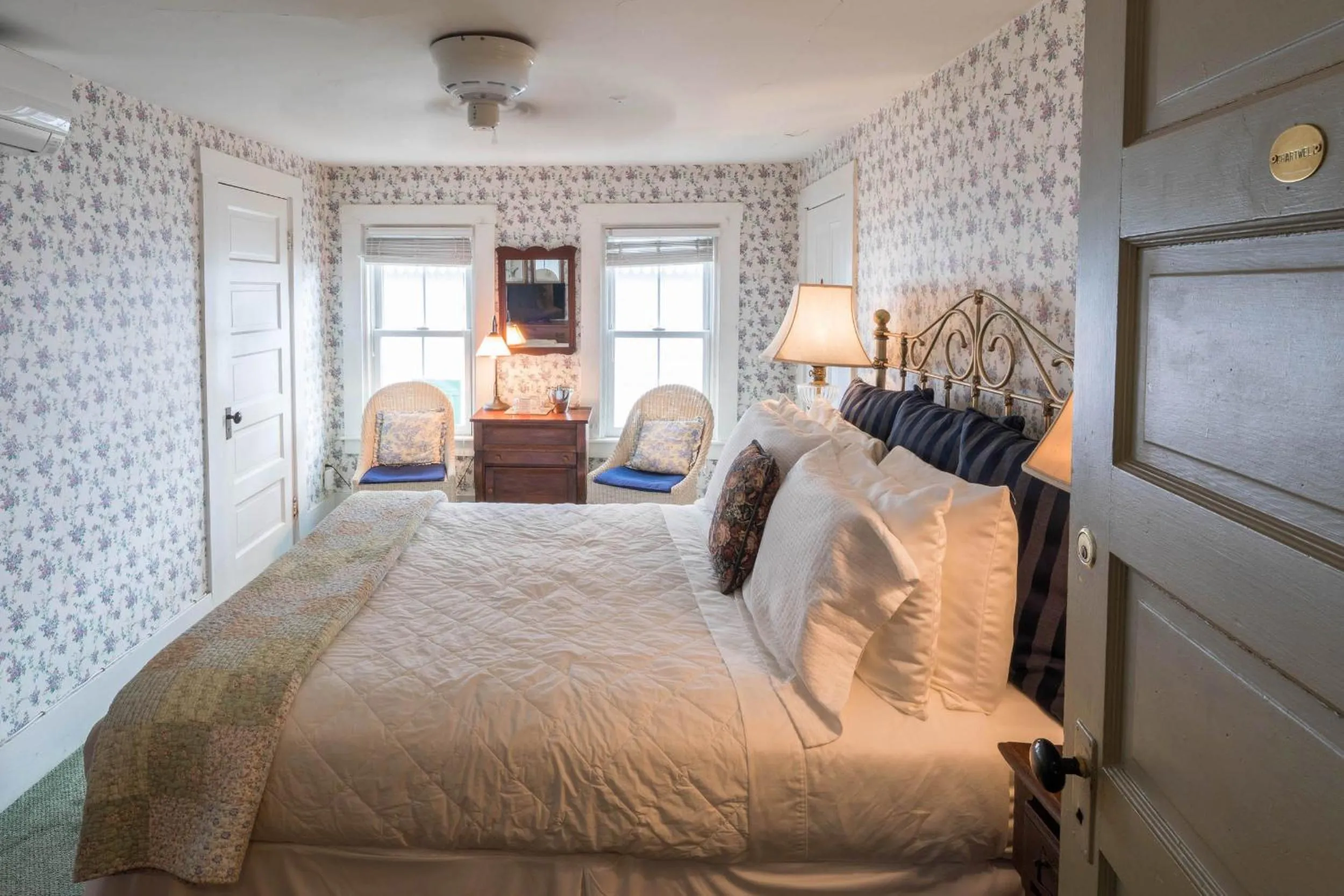 Bedroom, Bed in Snug Cottage