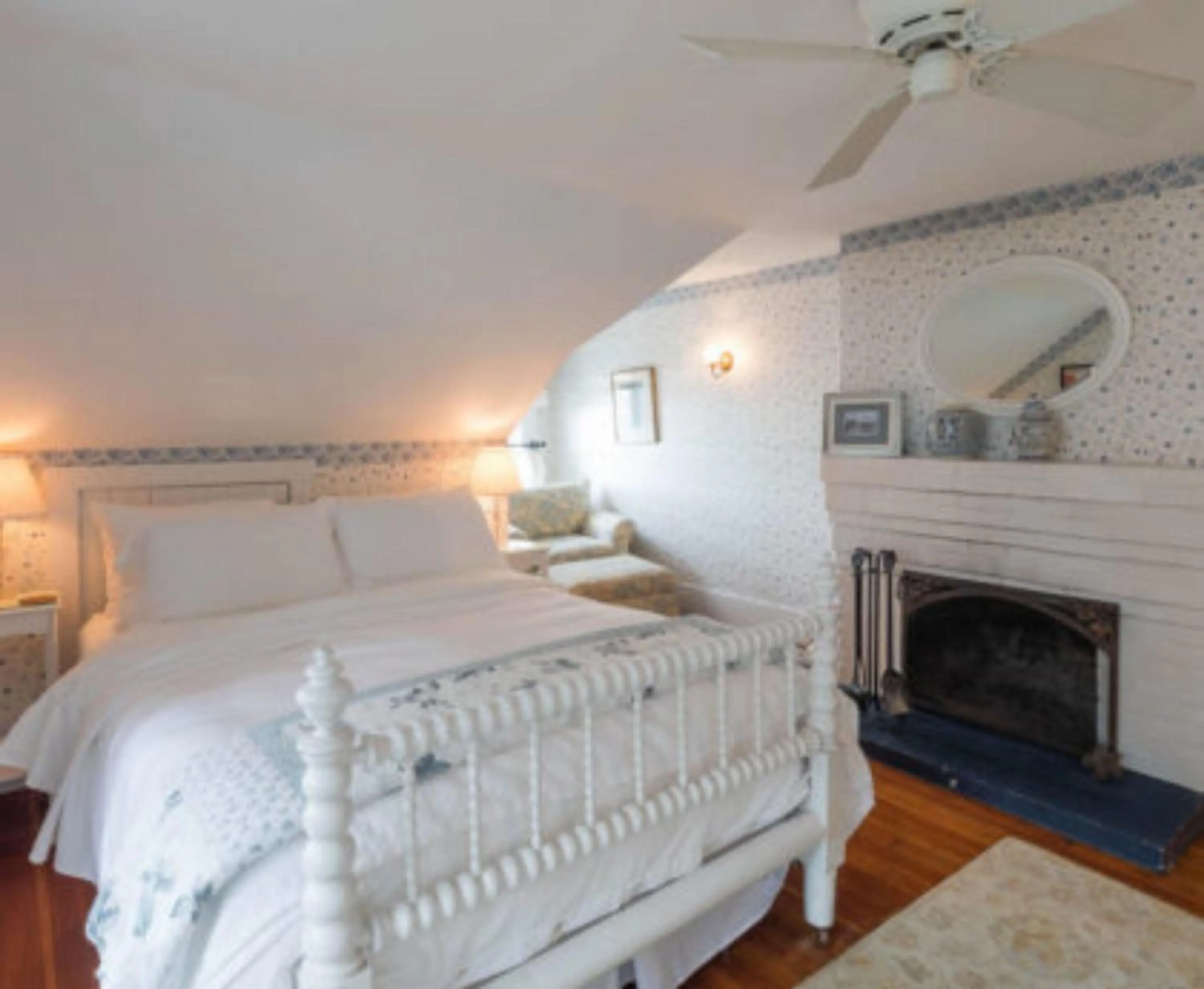 Bedroom, Bed in Snug Cottage