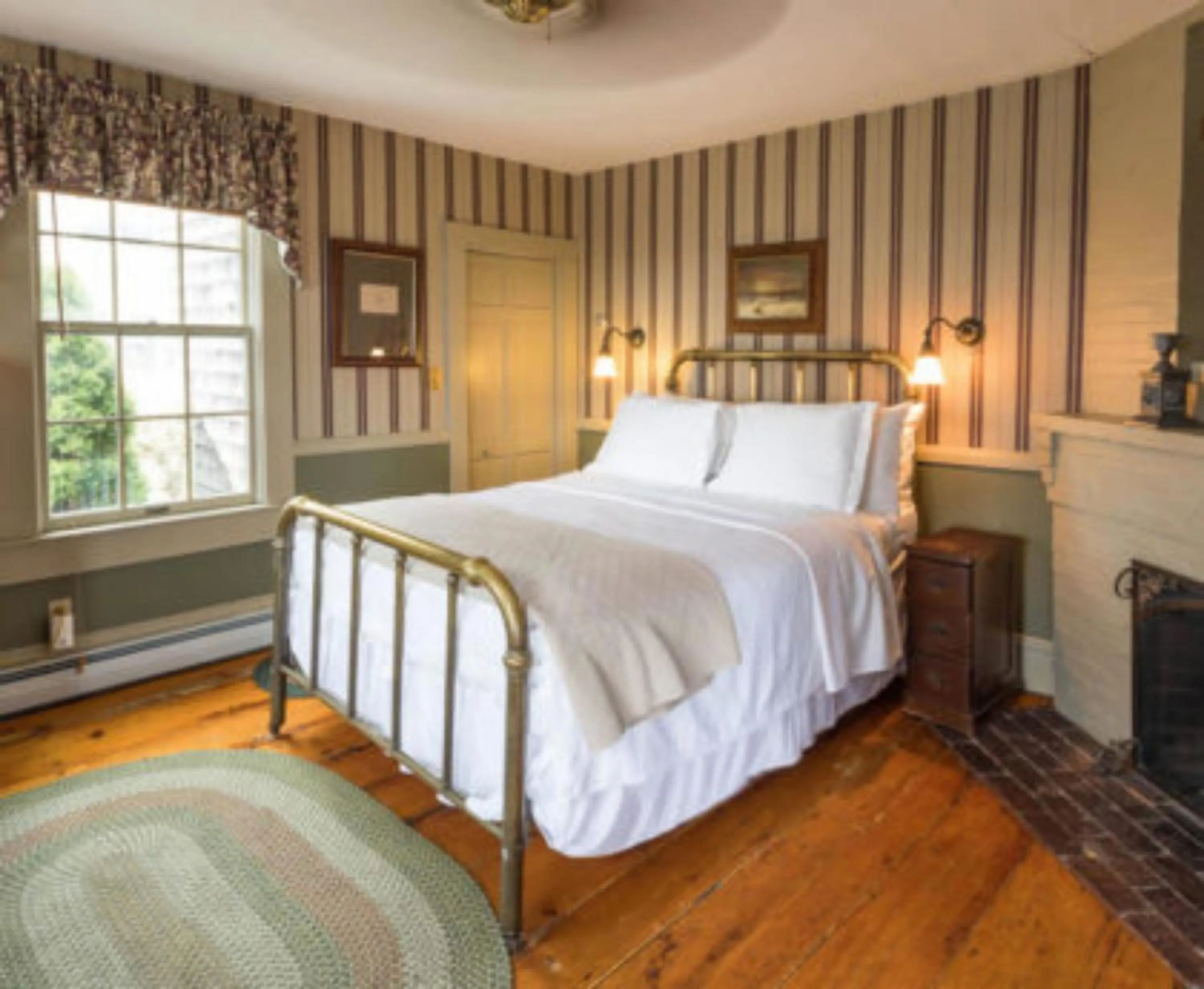 Bedroom, Bed in Snug Cottage