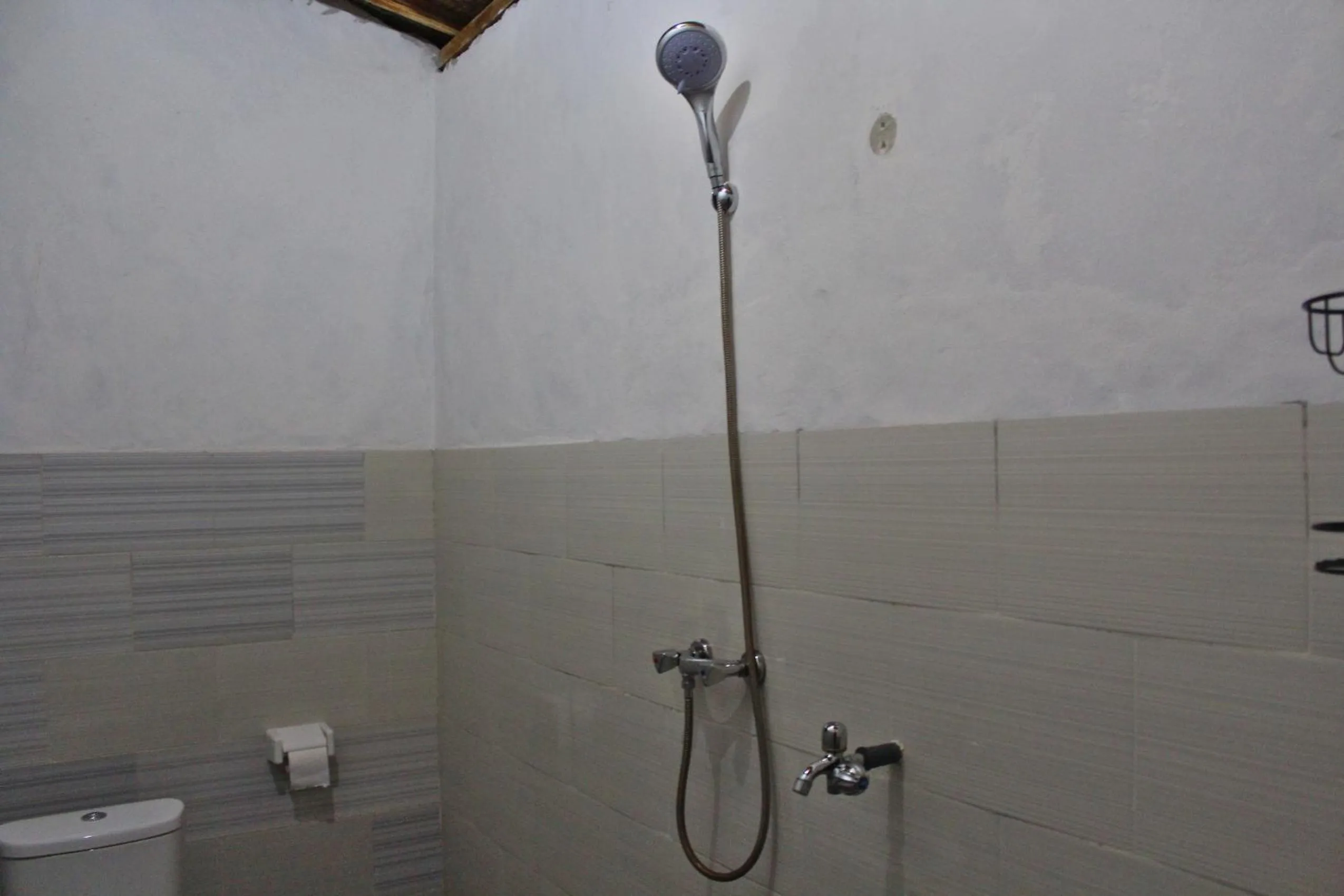 Shower in Prasi Sunset Bungalows