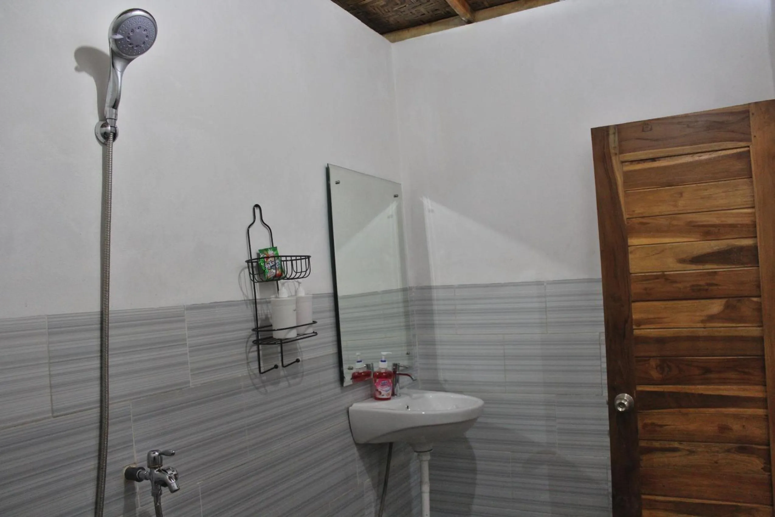 Shower in Prasi Sunset Bungalows