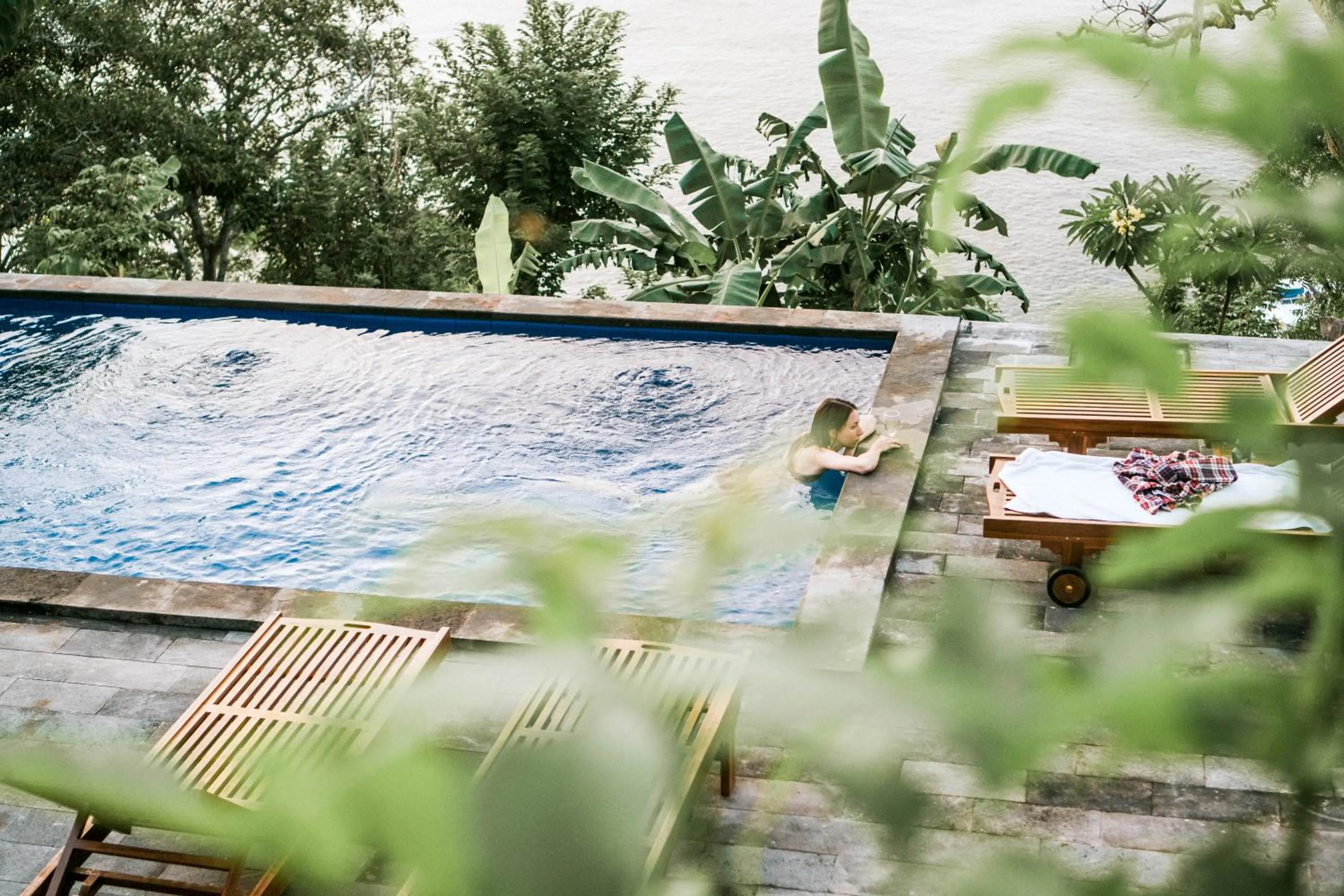 Swimming pool in Prasi Sunset Bungalows