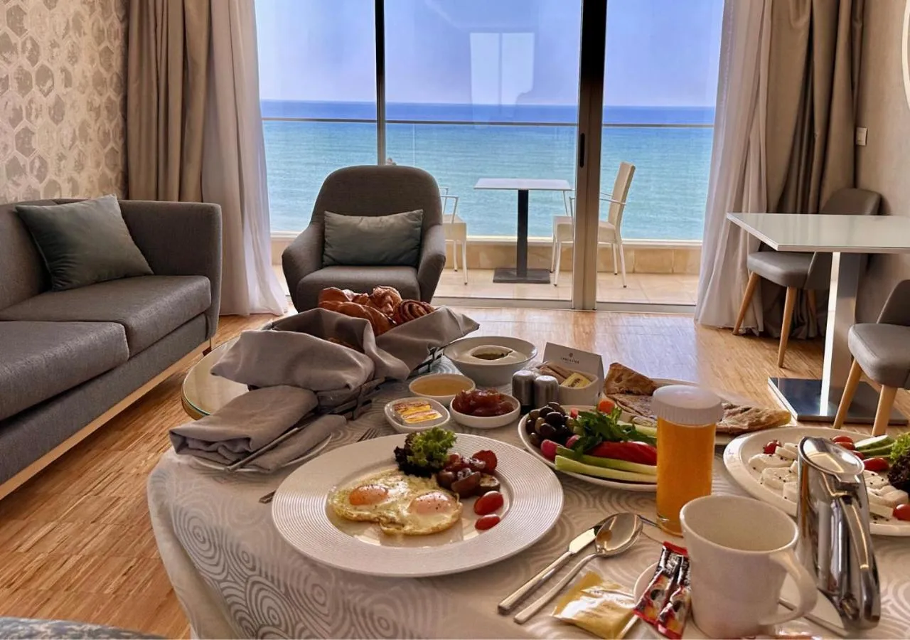 Breakfast in Lancaster Eden Bay