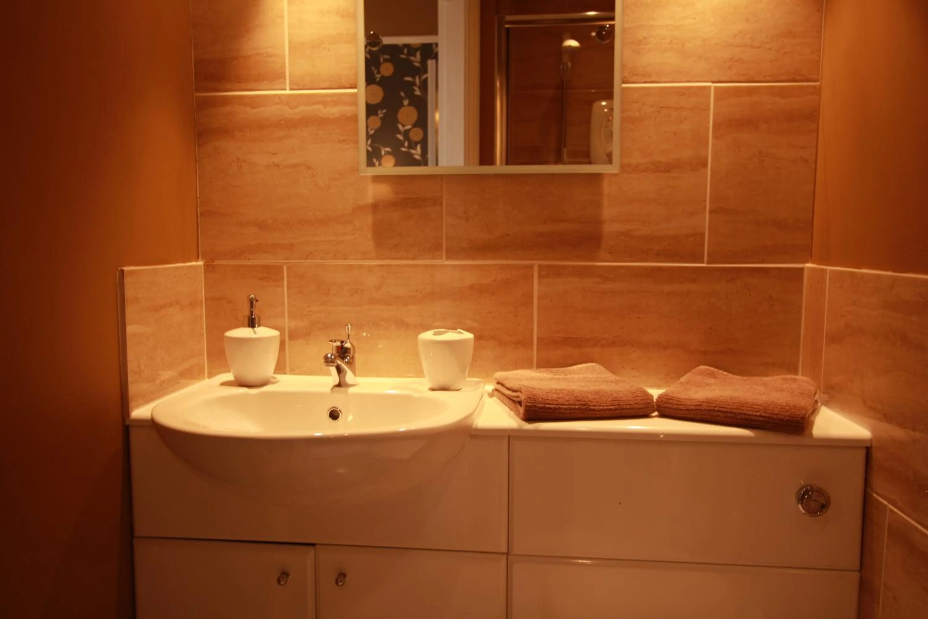 Bathroom in Brentwood Guest House