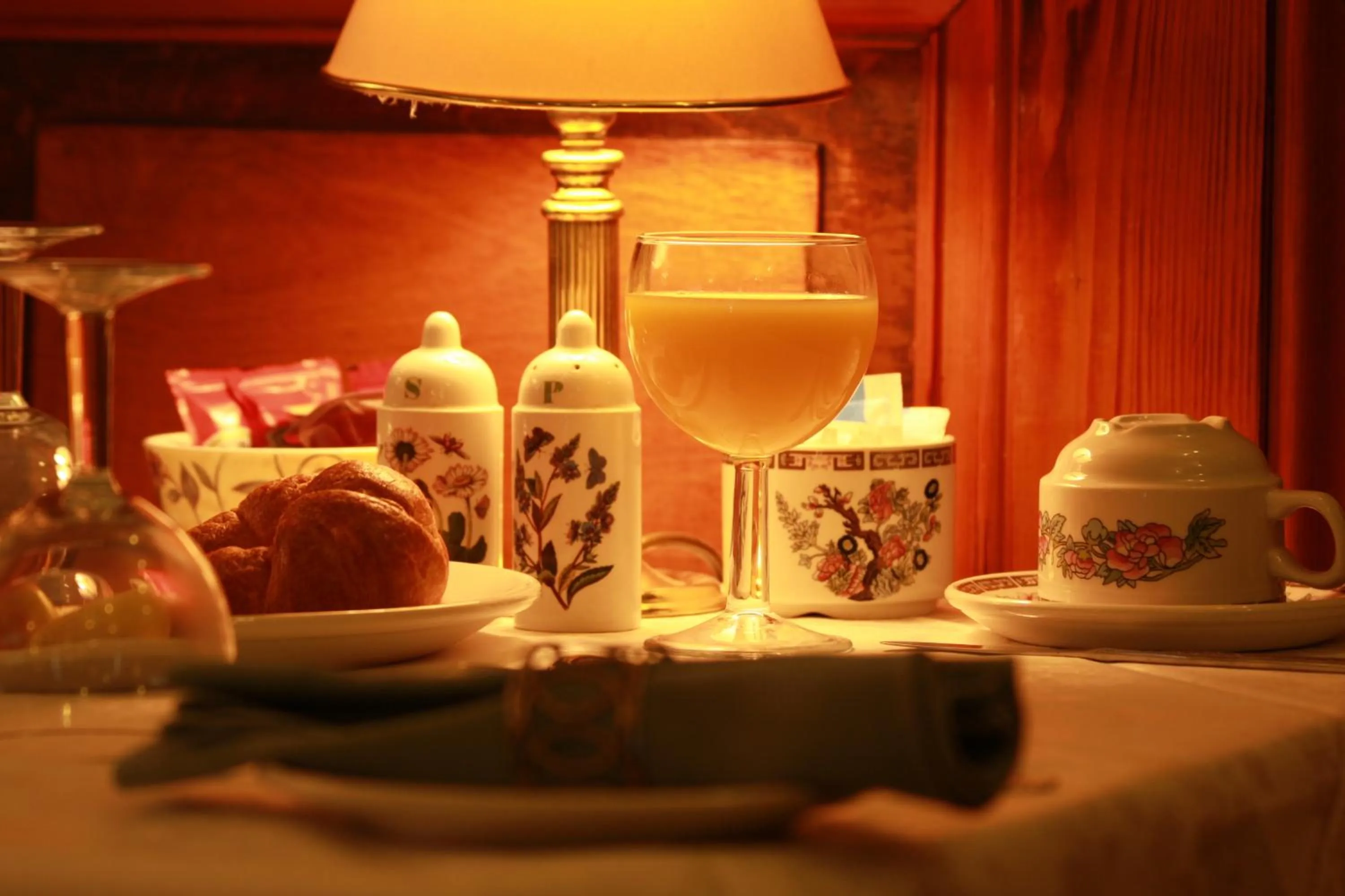 Breakfast in Brentwood Guest House