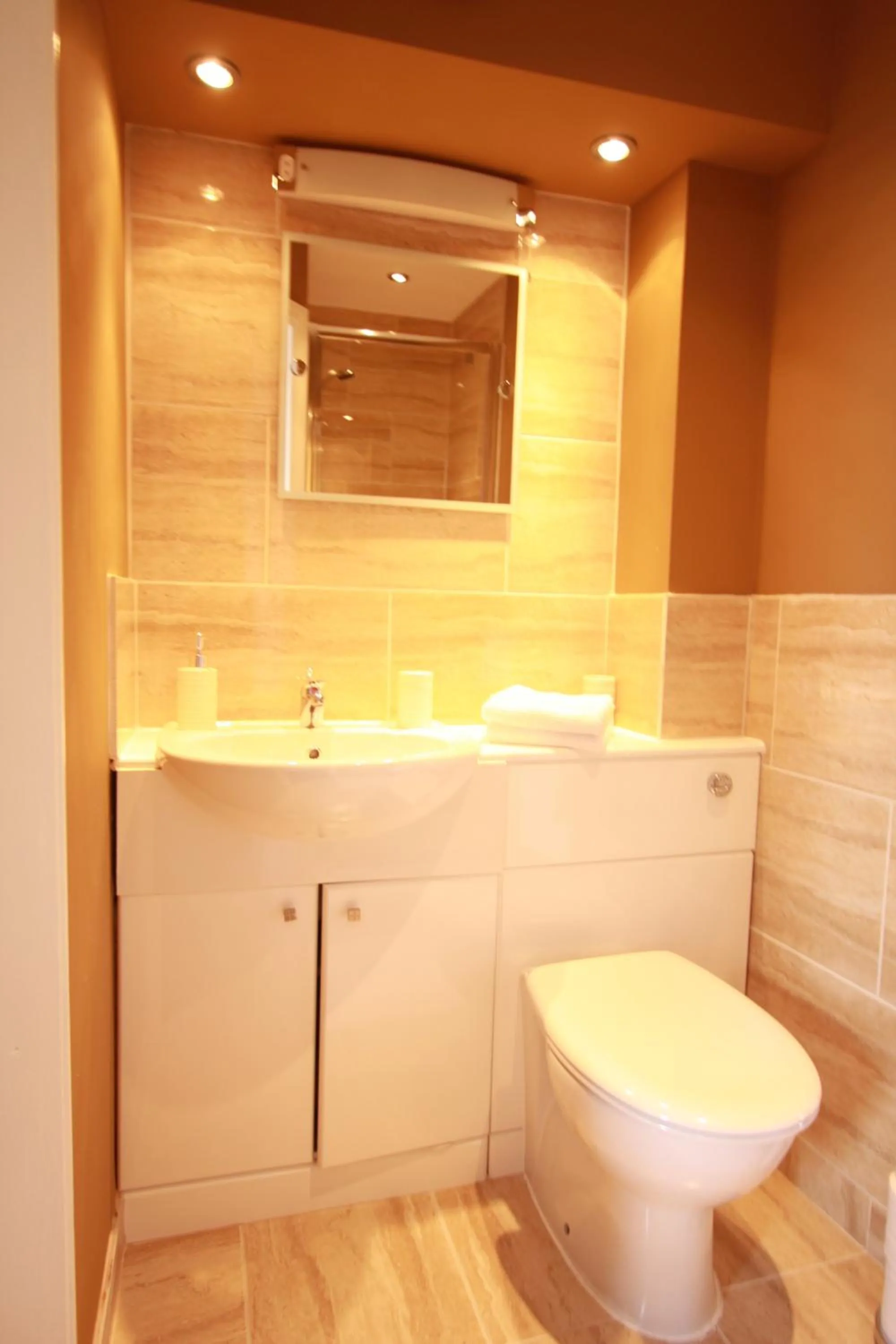 Bathroom in Brentwood Guest House