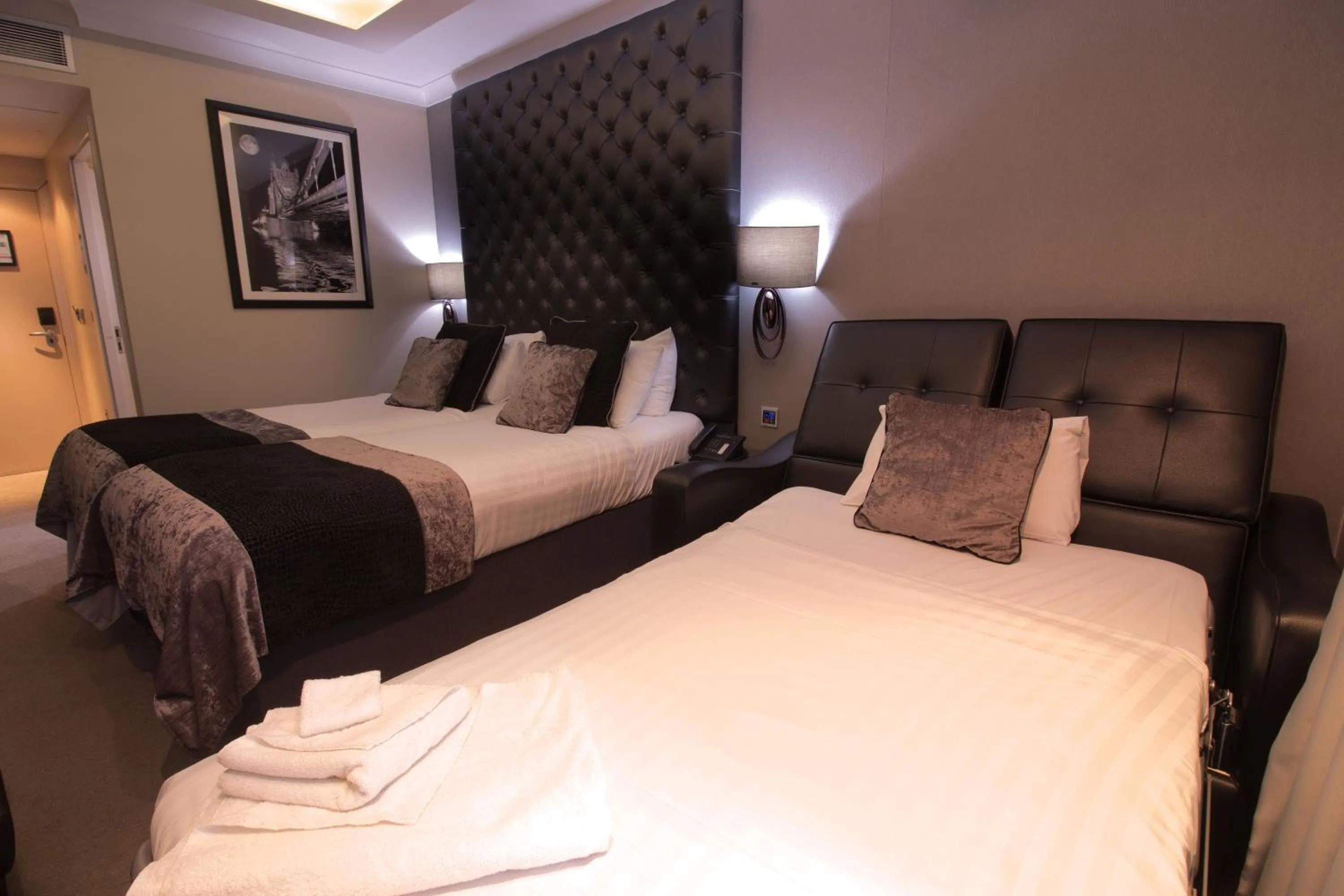 Bedroom, Bed in The Continental Hotel, Heathrow