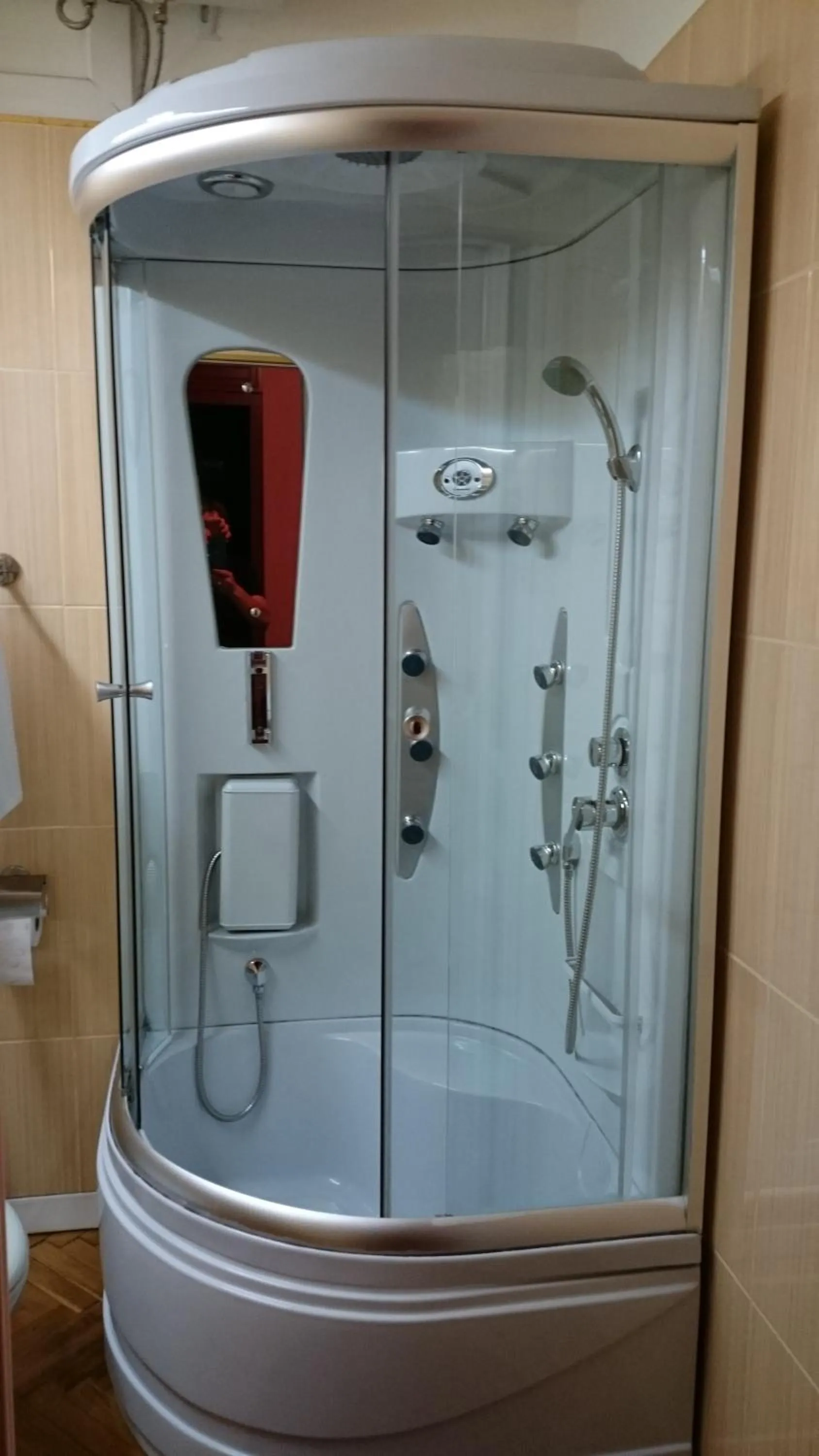 Shower in Rimini Club Inn & Suites