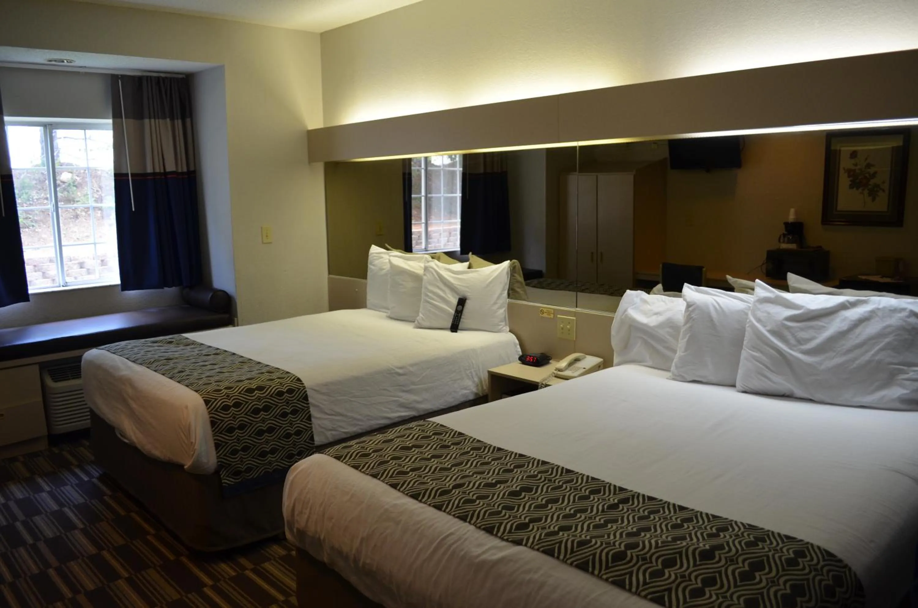 Bedroom, Bed in Stay Express inn and Suites Atlanta Union City