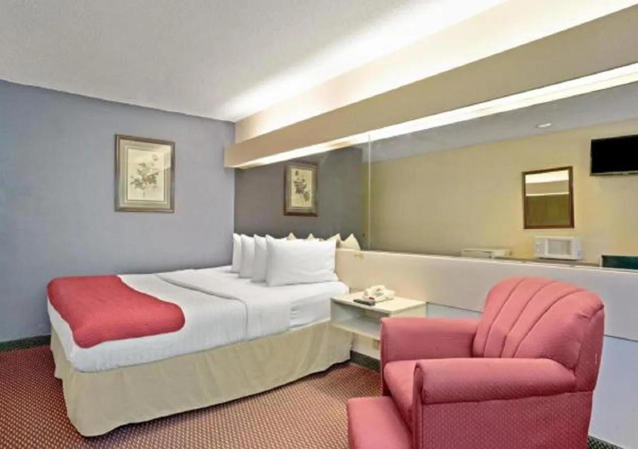 Bed in Stay Express inn and Suites Atlanta Union City