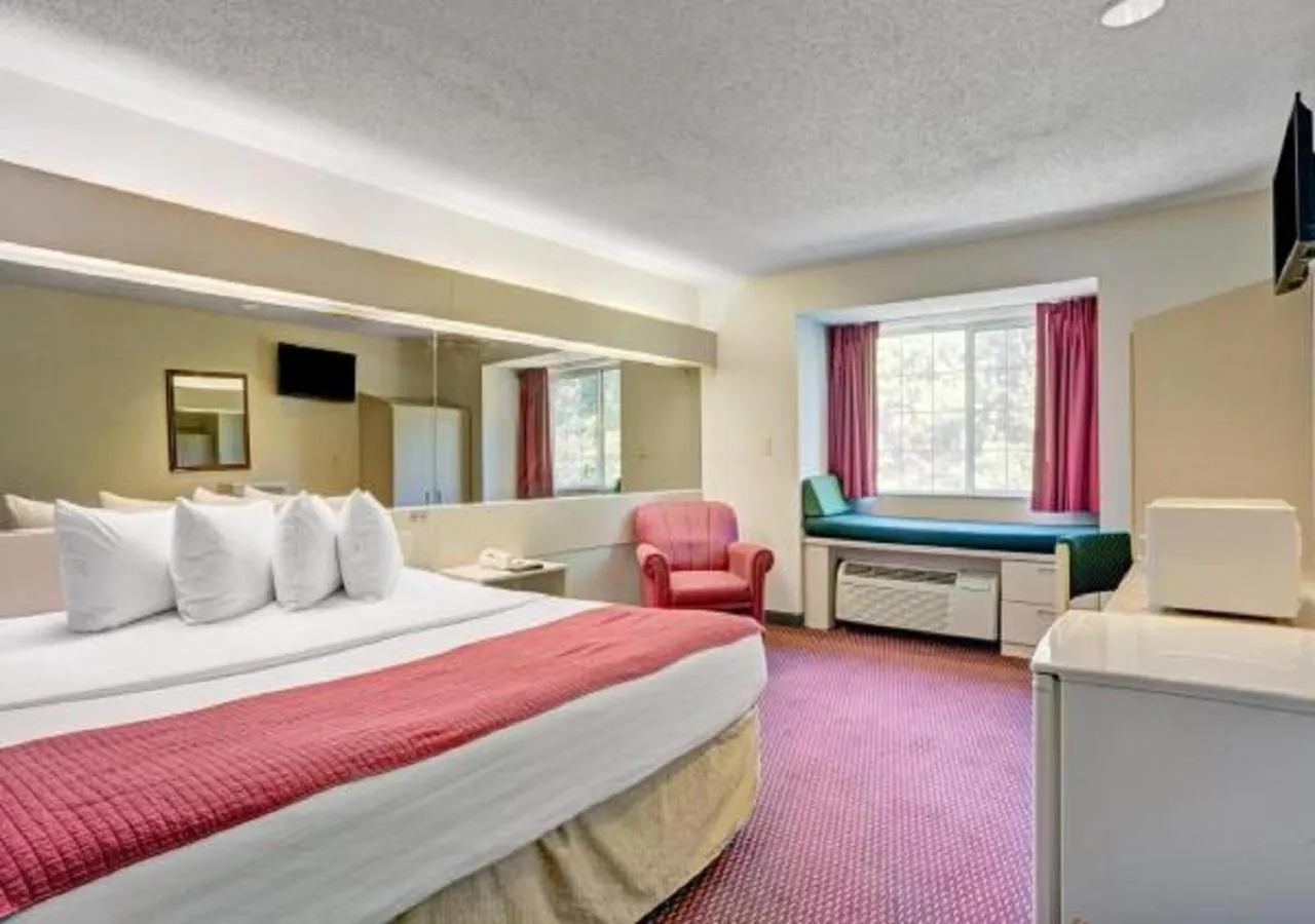 Photo of the whole room, Bed in Stay Express inn and Suites Atlanta Union City