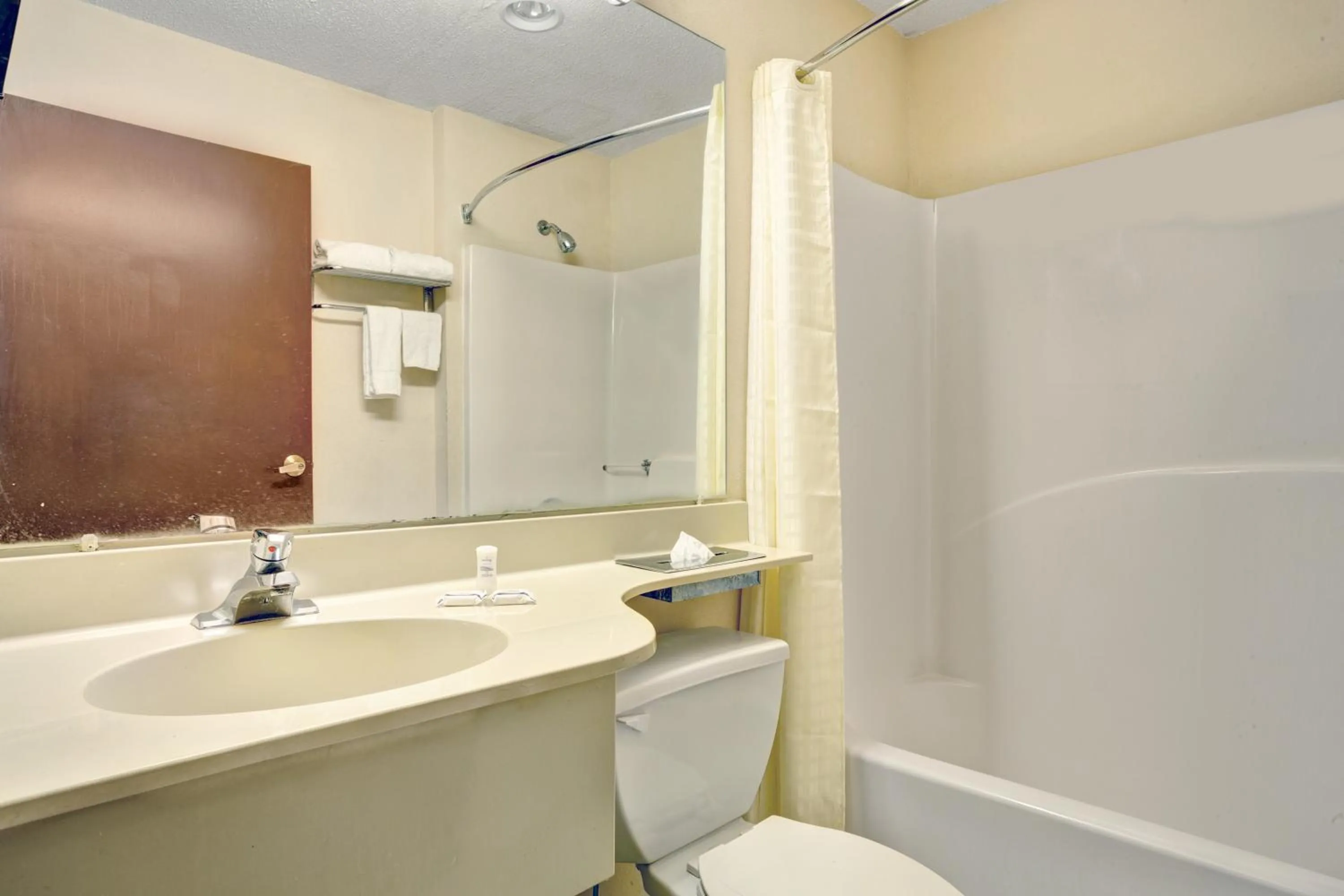 Bathroom in Stay Express inn and Suites Atlanta Union City