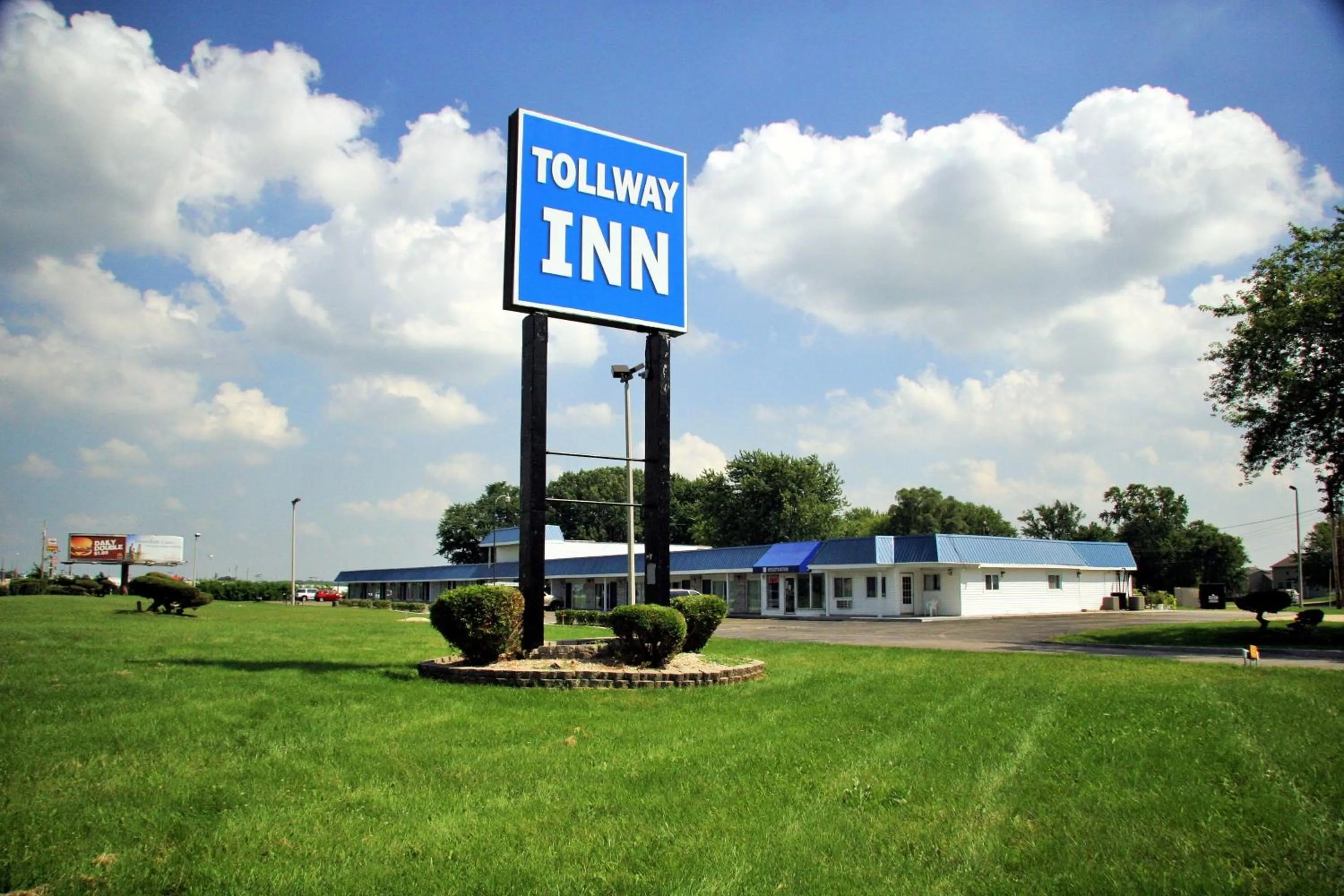 Facade/entrance in Tollway Inn Beloit