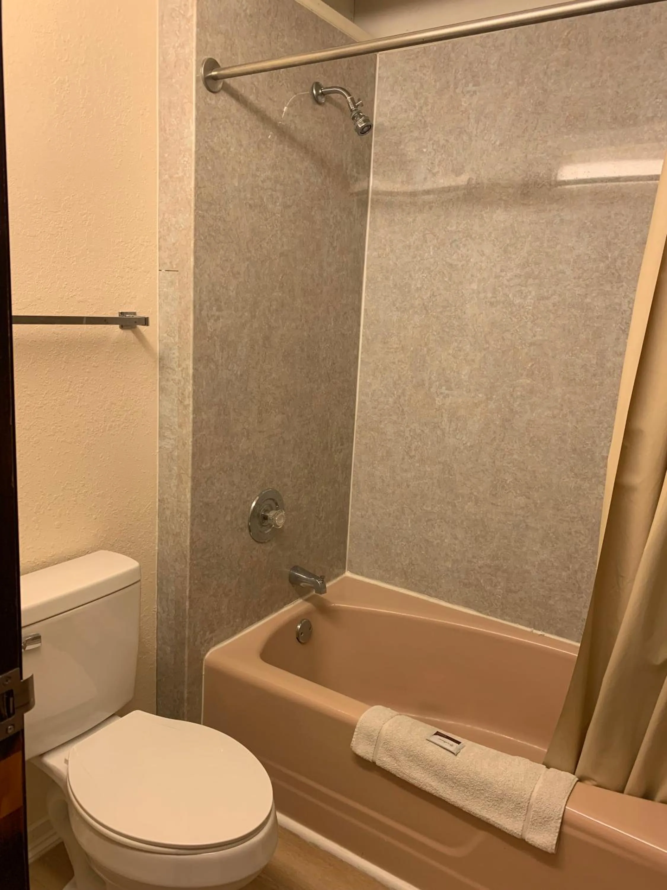 Shower in Tollway Inn Beloit