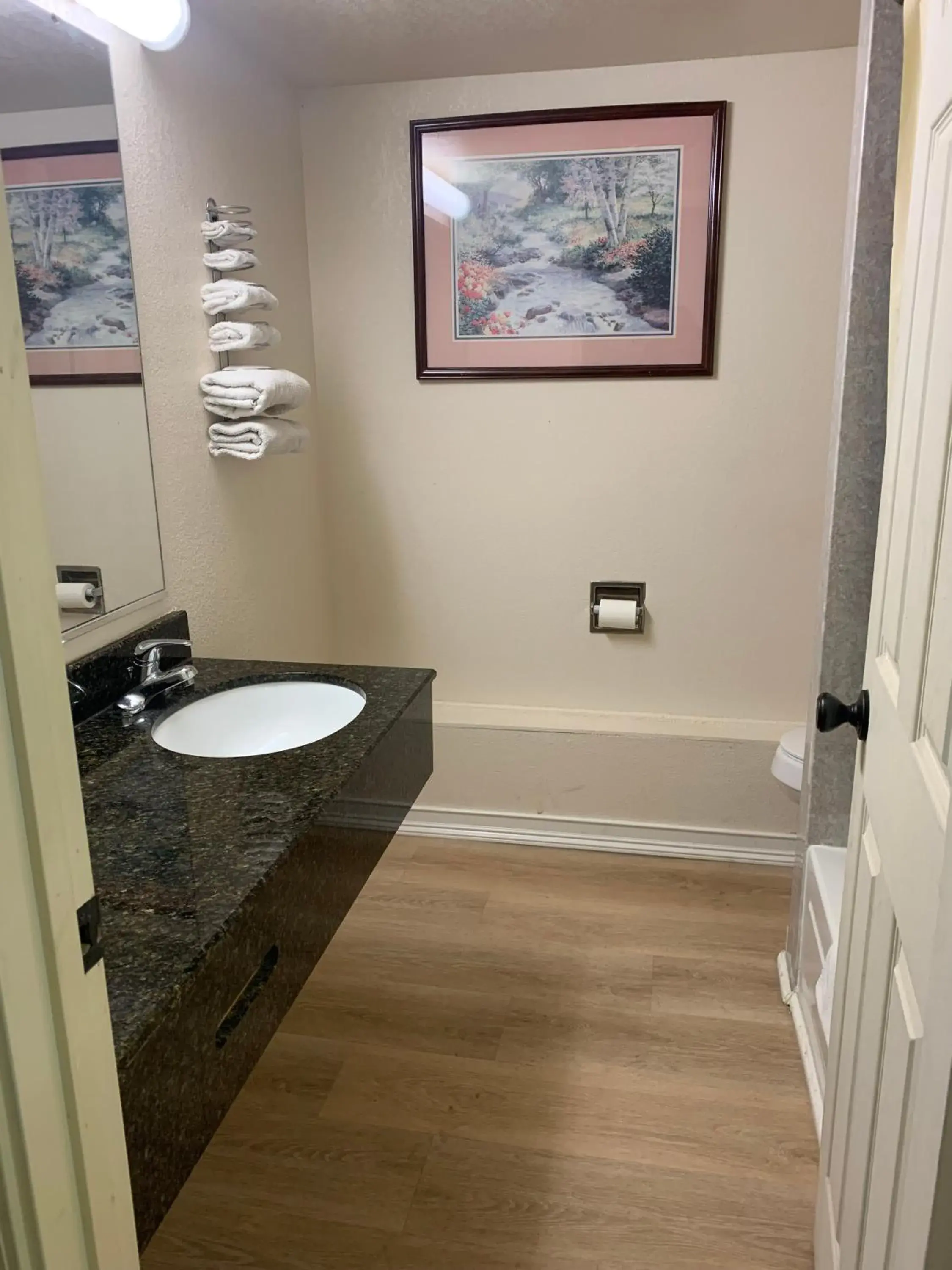 King Room in Tollway Inn Beloit King Room in Tollway Inn Beloit