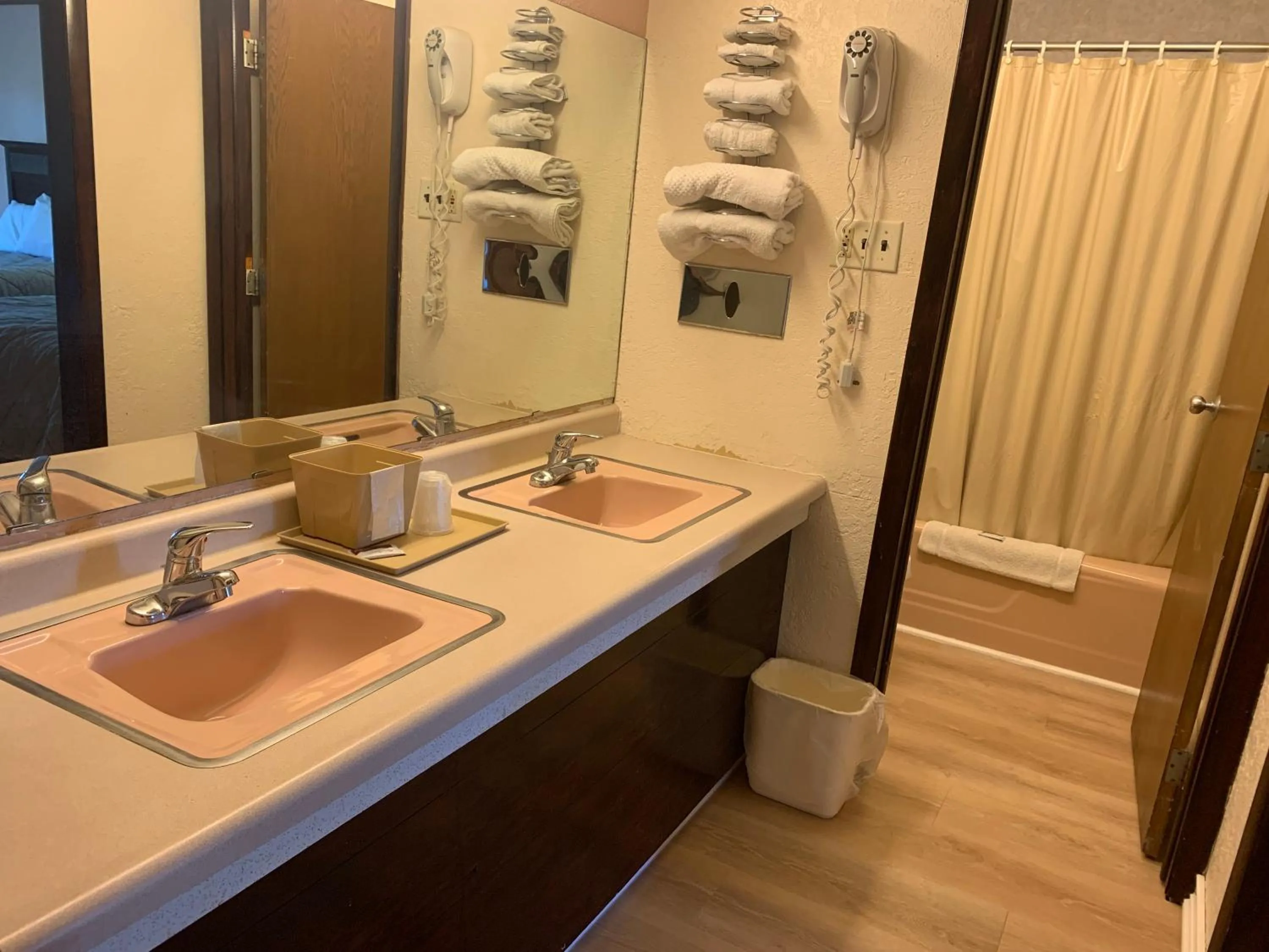 Bathroom in Tollway Inn Beloit