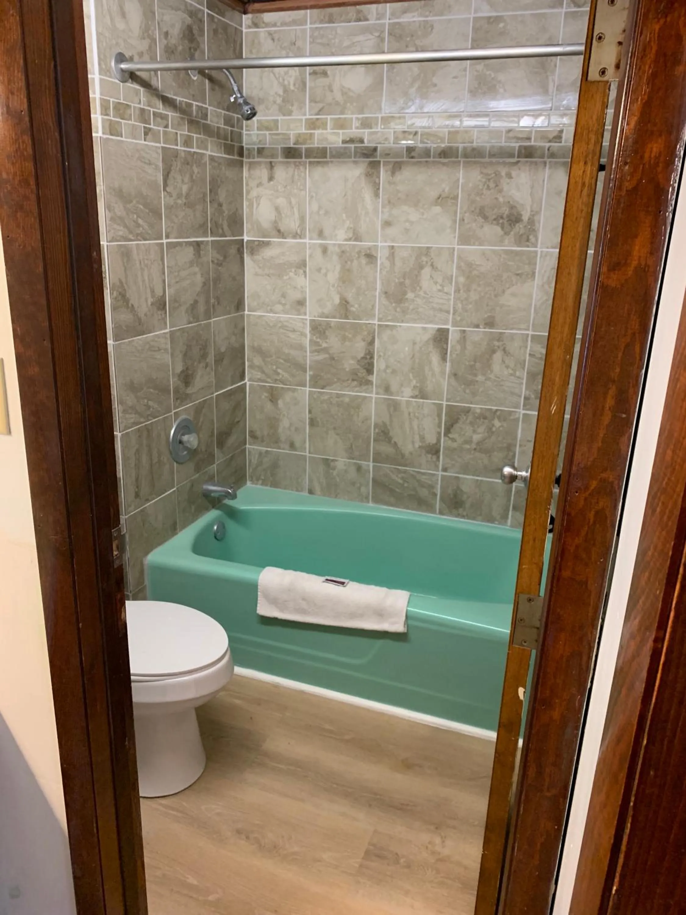 Shower in Tollway Inn Beloit