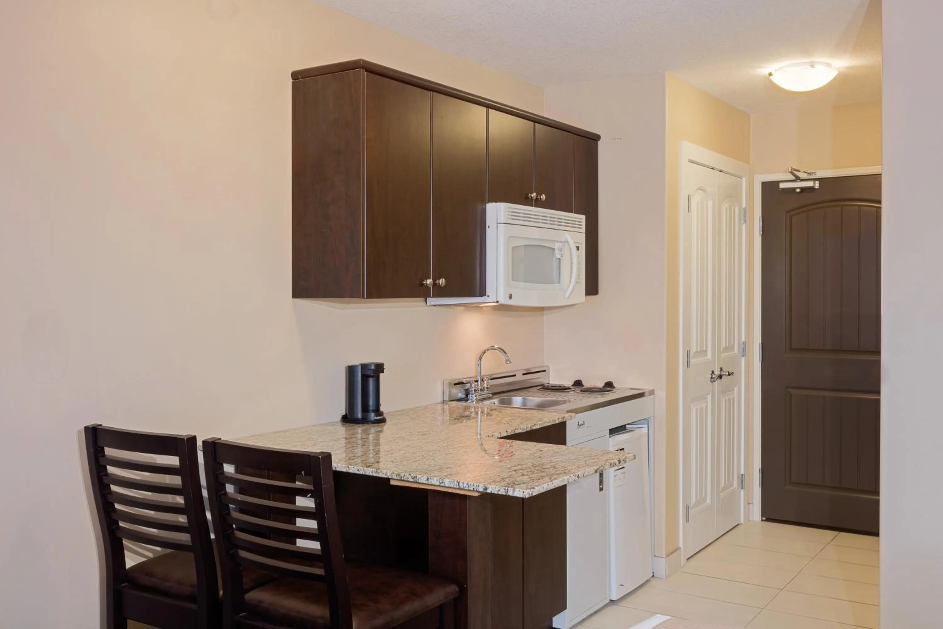 Coffee/tea facilities in Ramada by Wyndham Cold Lake