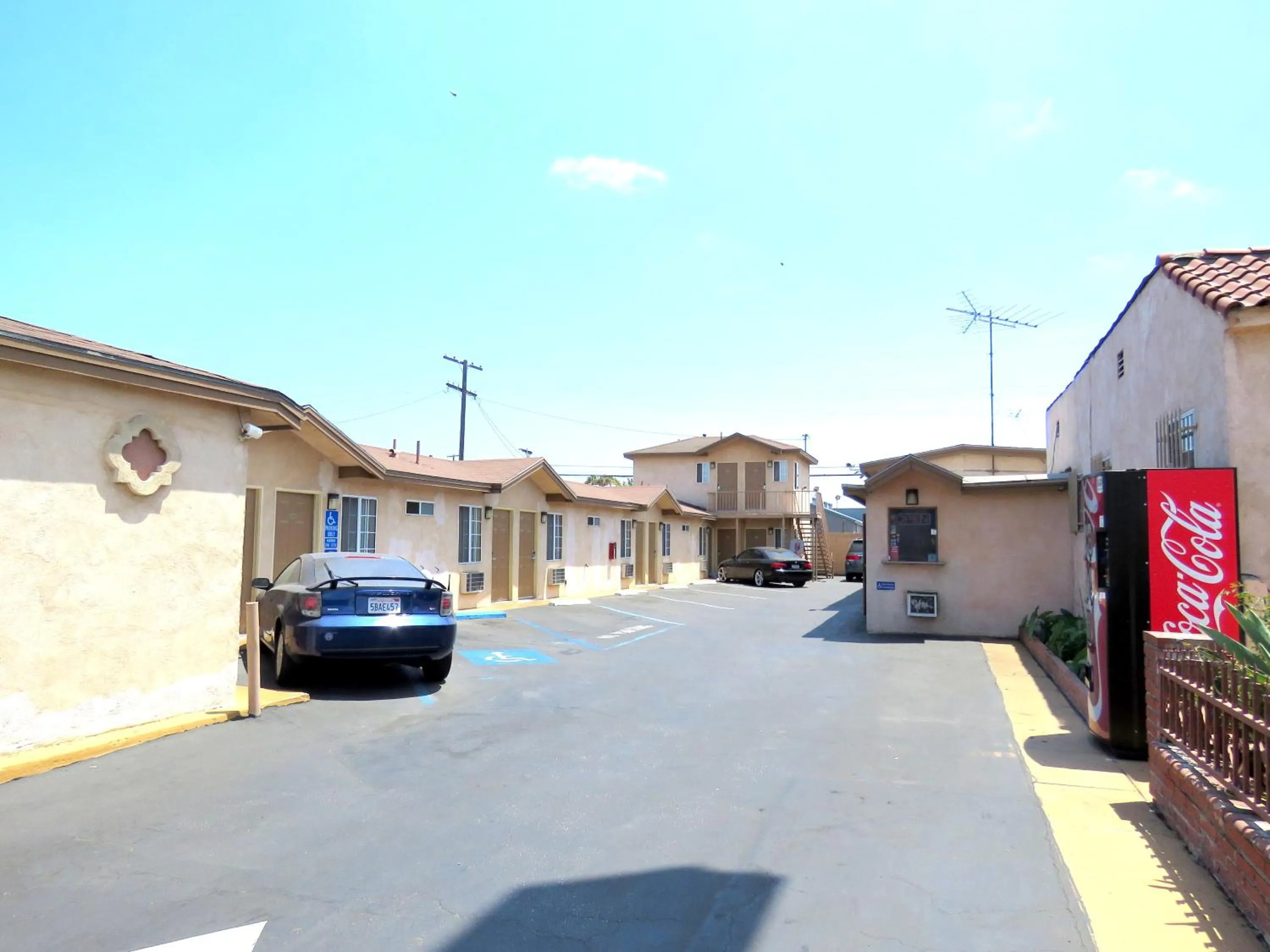 Facade/entrance in La Bonita Inn Motel