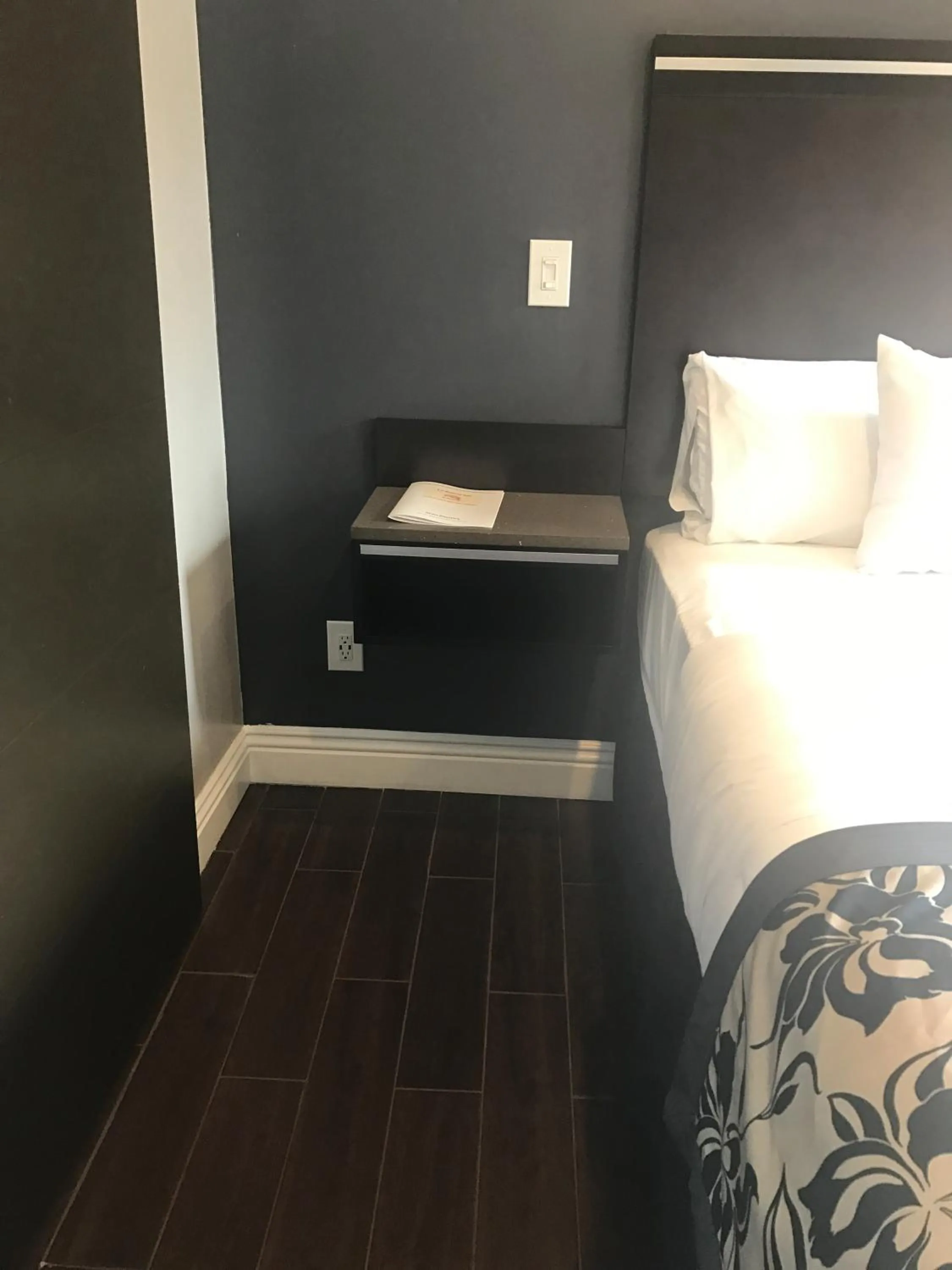 Bed in La Bonita Inn Motel