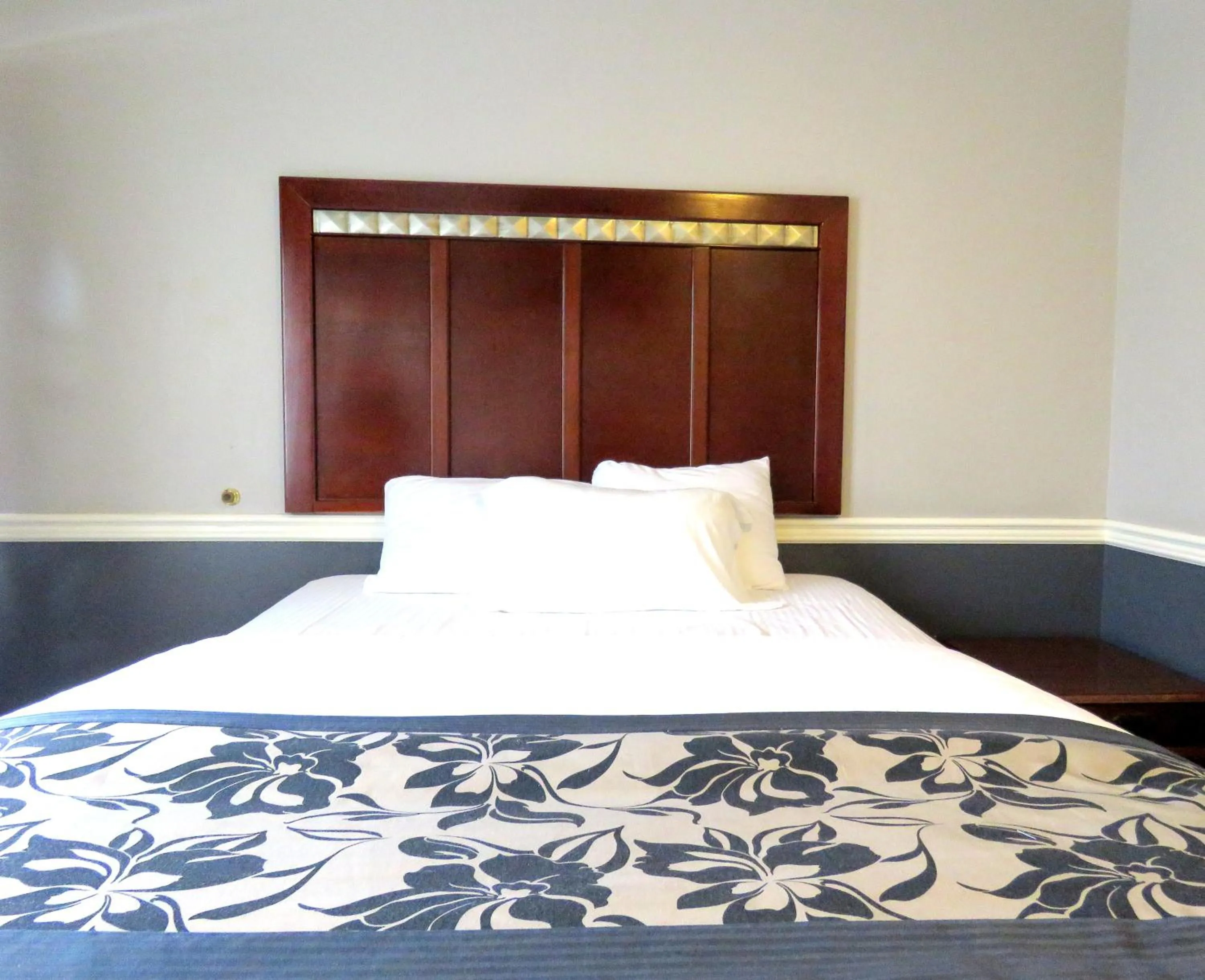 bunk bed, Bed in La Bonita Inn Motel