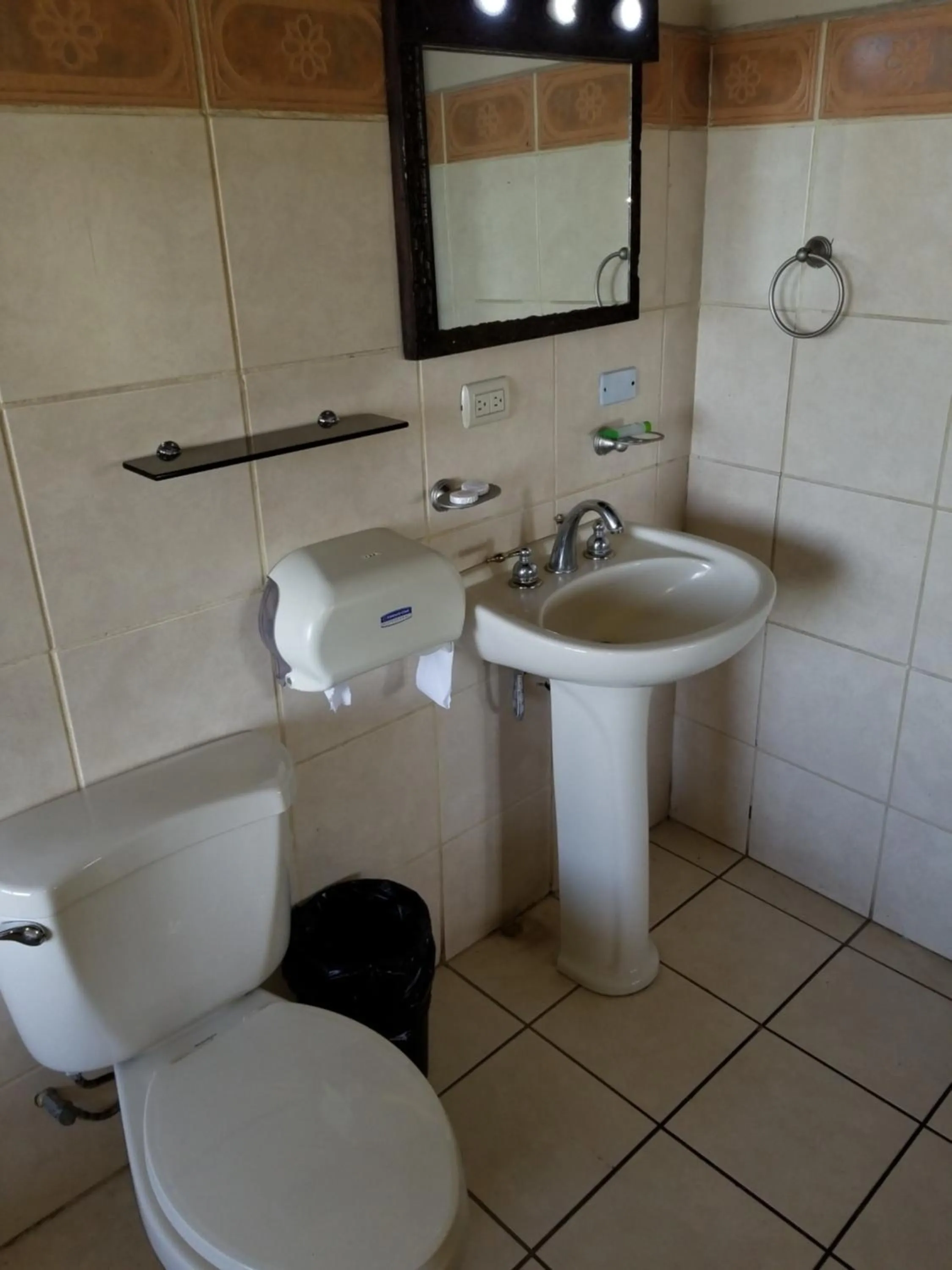 Bathroom in Hotel Monte Campana Heredia