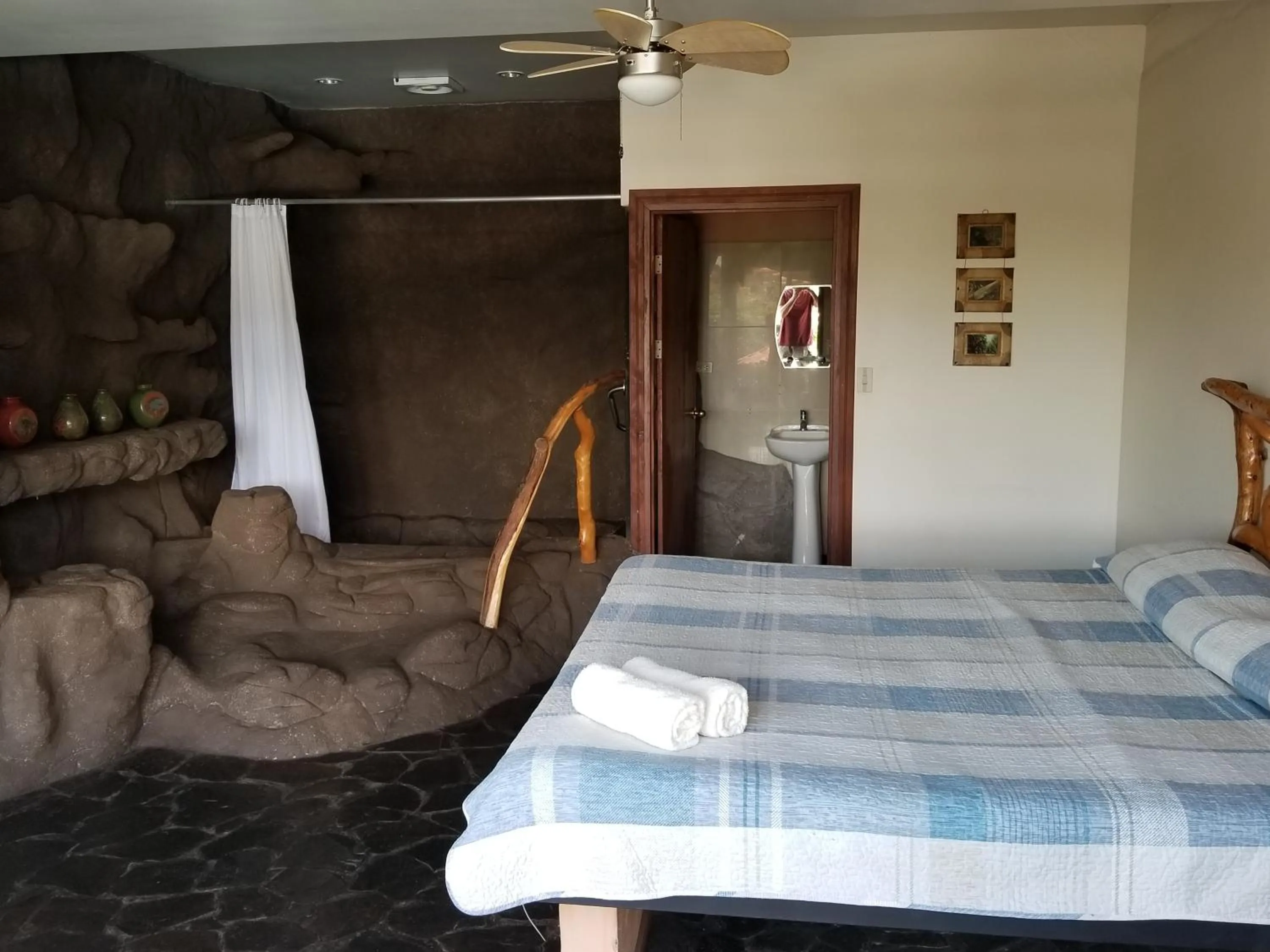 Bed in Hotel Monte Campana Heredia