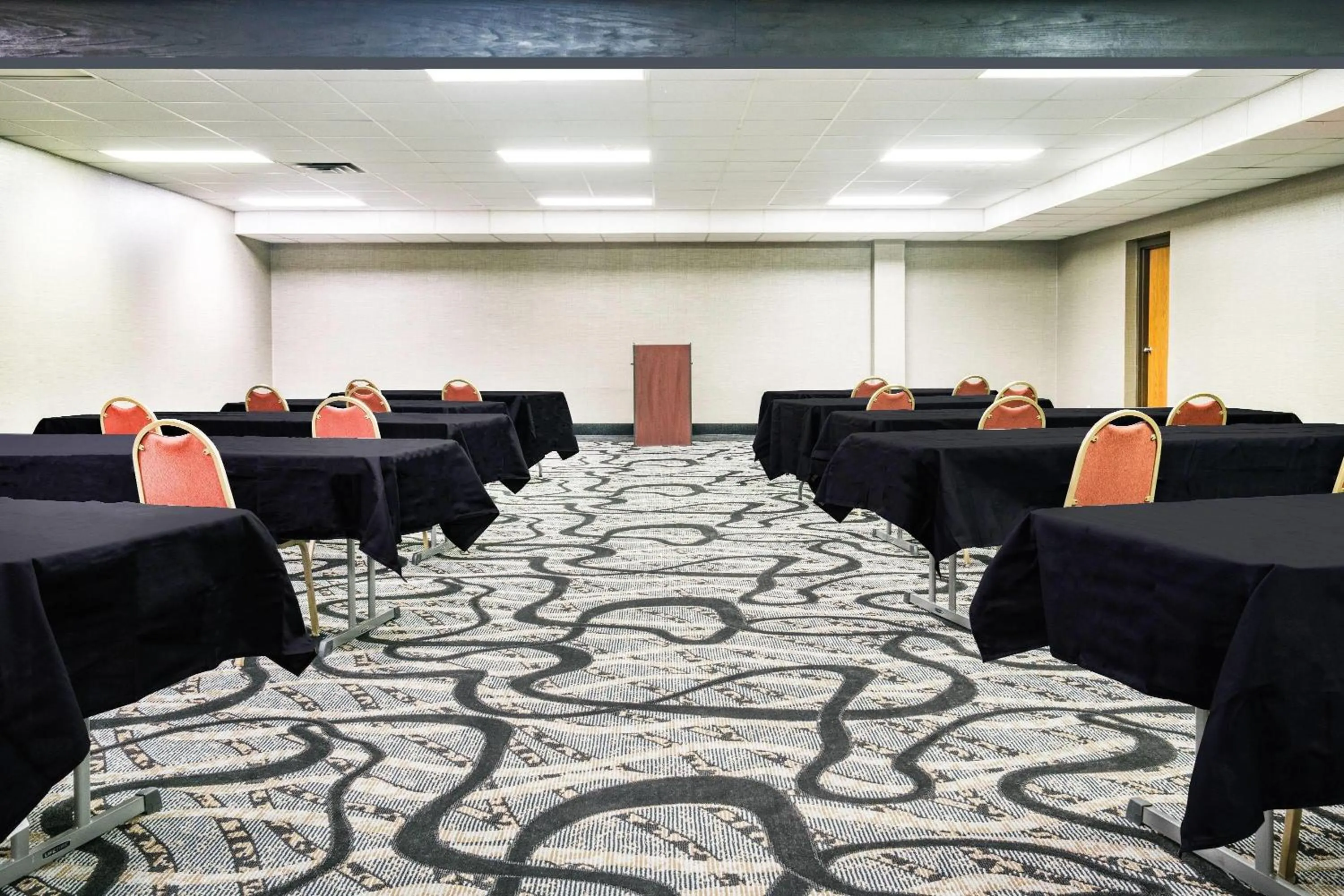 Meeting/conference room in Days Inn & Suites by Wyndham Wausau