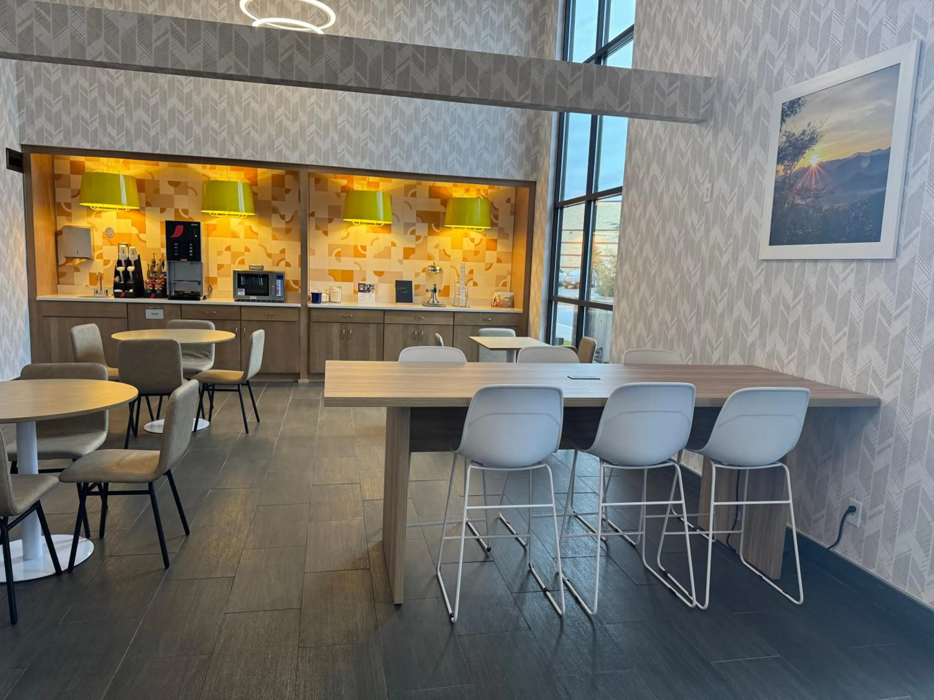 Lobby or reception in Days Inn & Suites by Wyndham Wausau