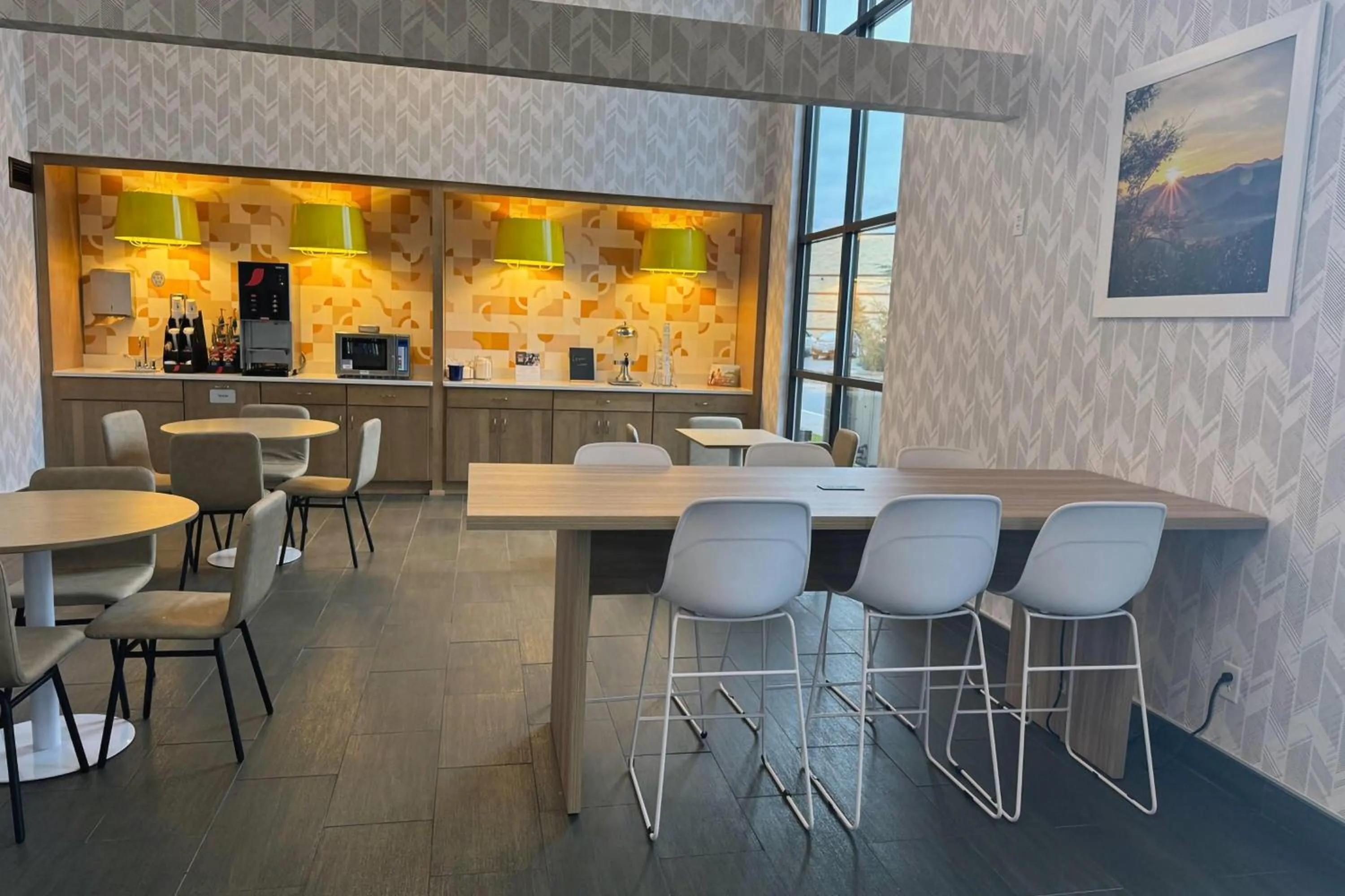 Lobby or reception in Days Inn & Suites by Wyndham Wausau