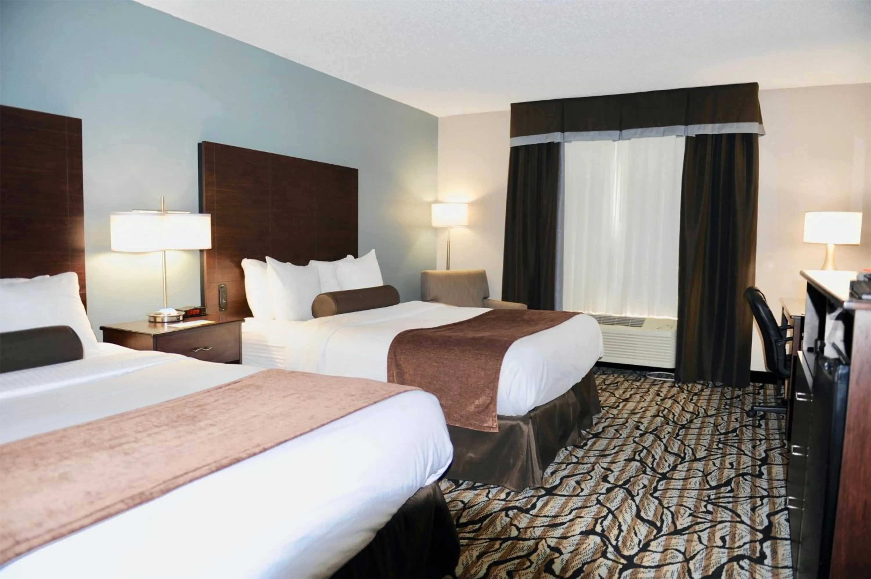 Bed in Days Inn & Suites by Wyndham Wausau