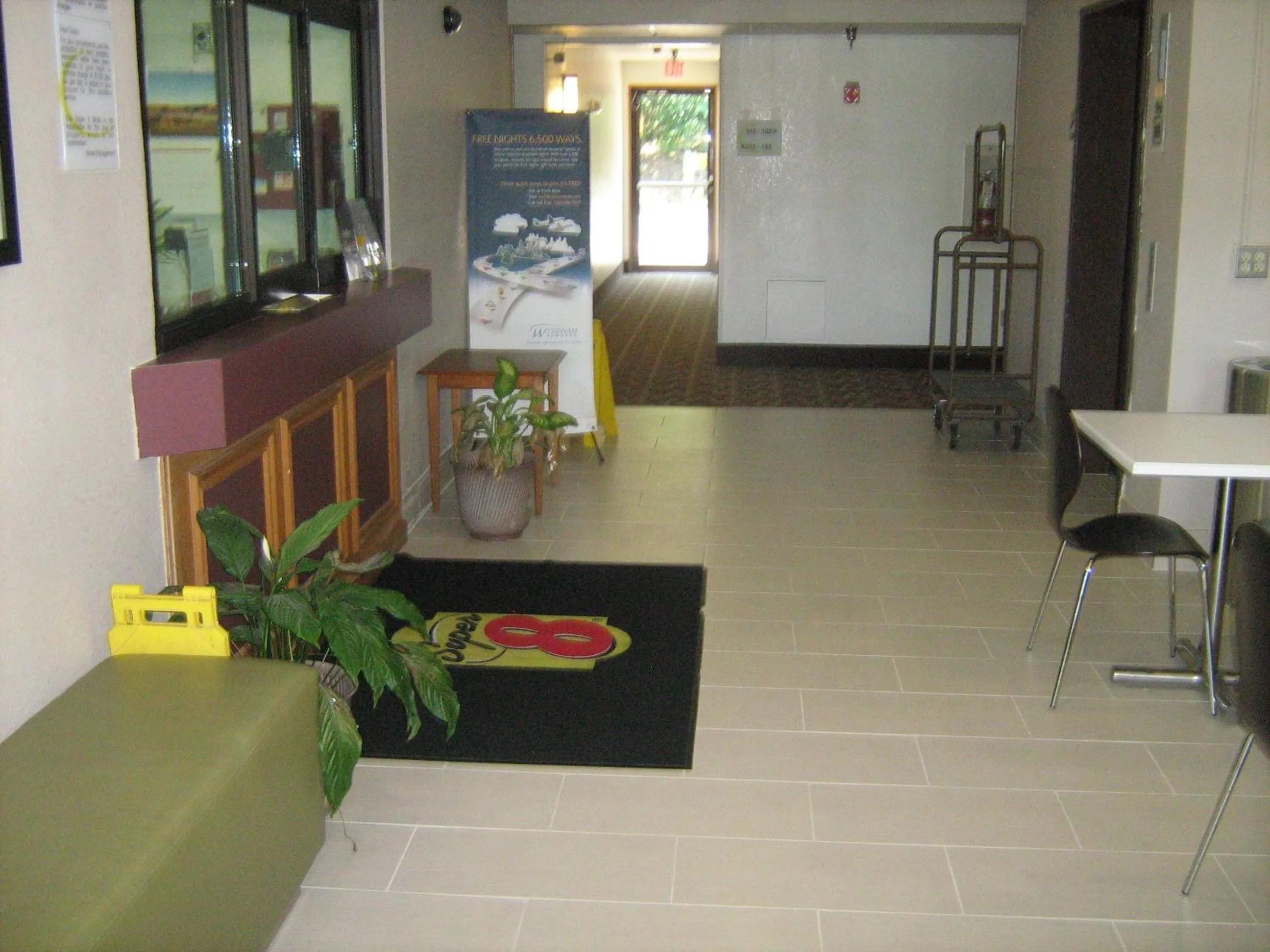 Lobby or reception in Super 8 by Wyndham Richmond/Chamberlayne Rd