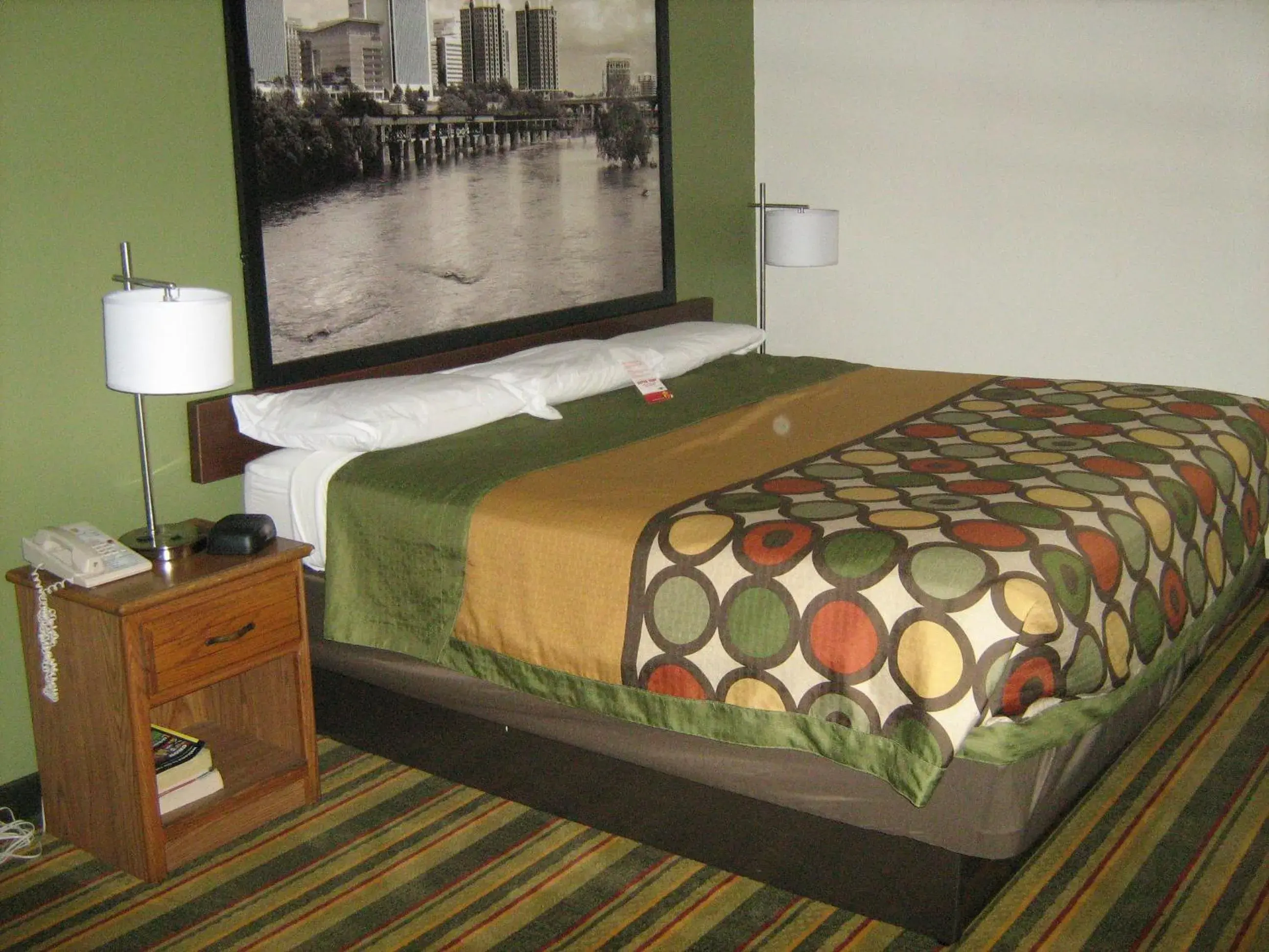 Queen Room - Mobility Access/Non-Smoking in Super 8 by Wyndham Richmond/Chamberlayne Rd Queen Room - Mobility Access/Non-Smoking in Super 8 by Wyndham Richmond/Chamberlayne Rd