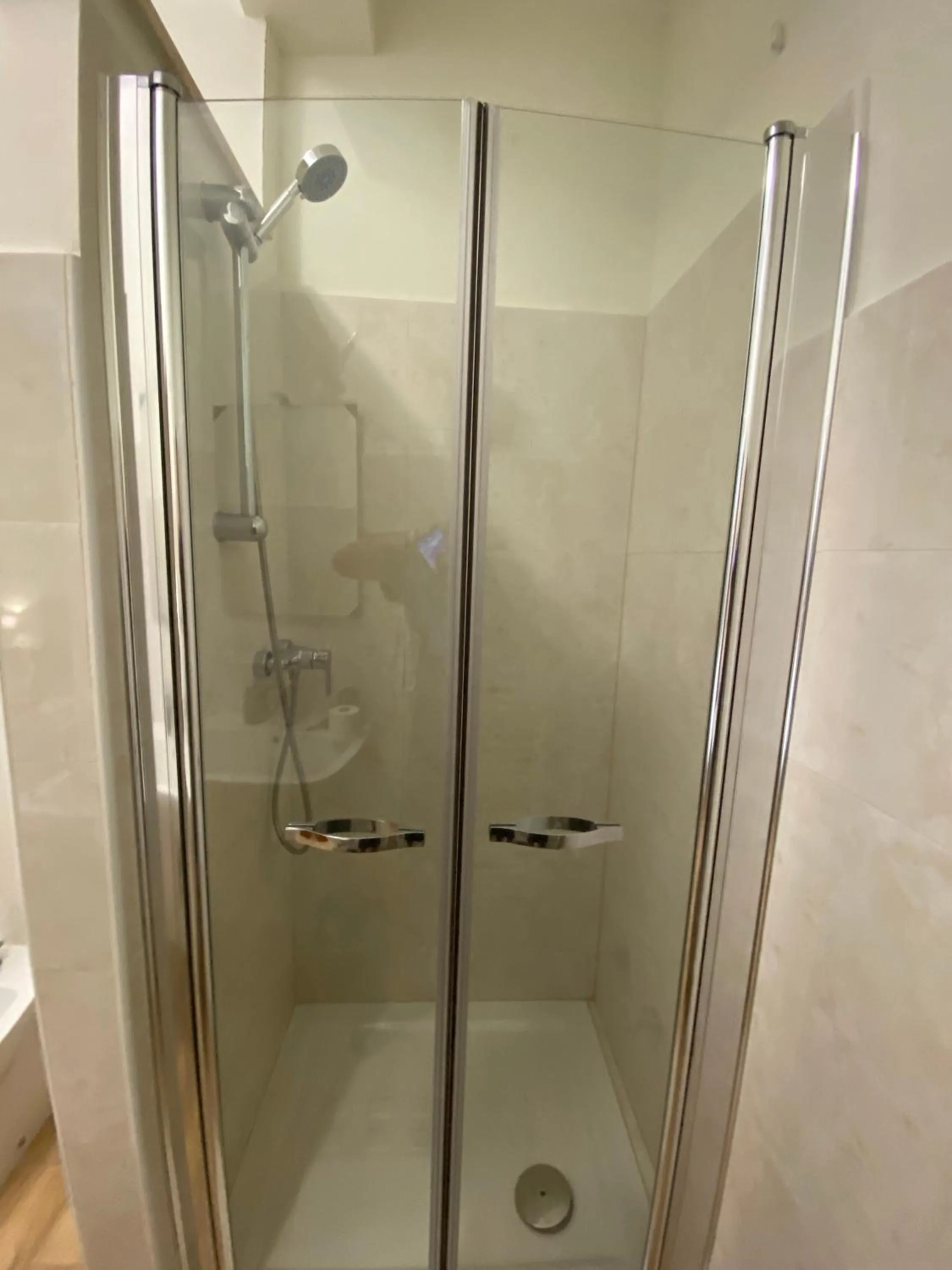 Shower in Miro' Agropoli
